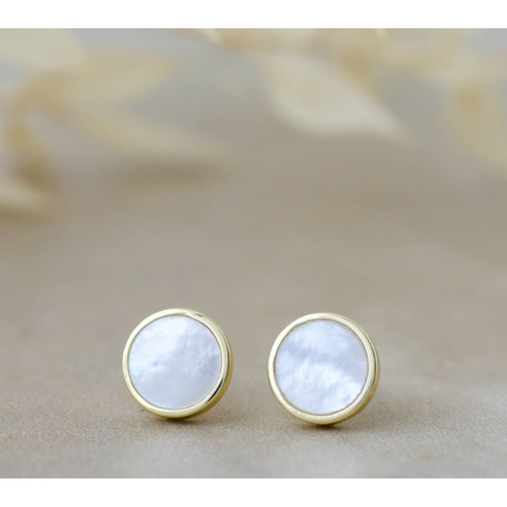 Glee Alluring Stud Earring - Mother of Pearl