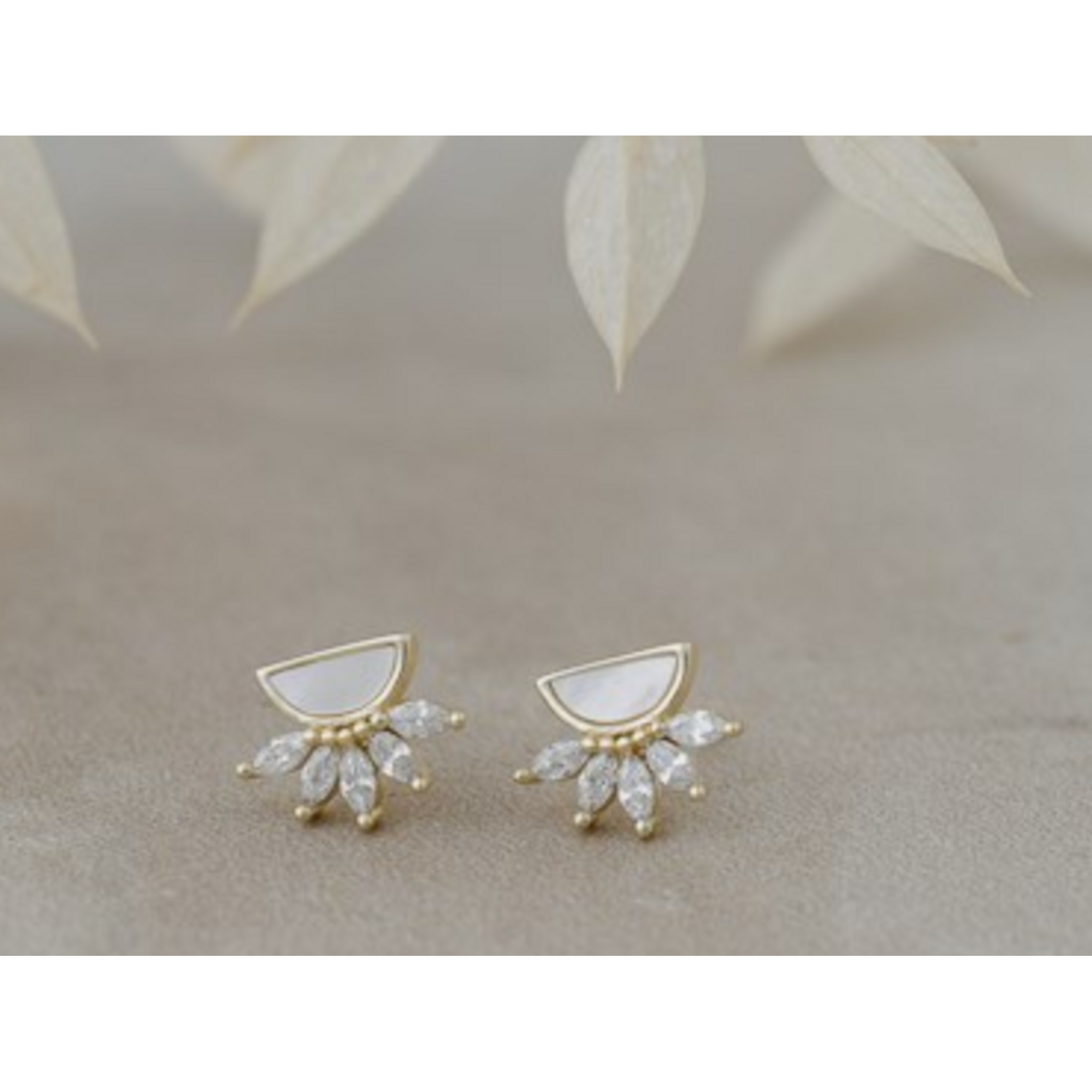 Glee Antique Stud Earring - Gold Plated/Mother of Pearl