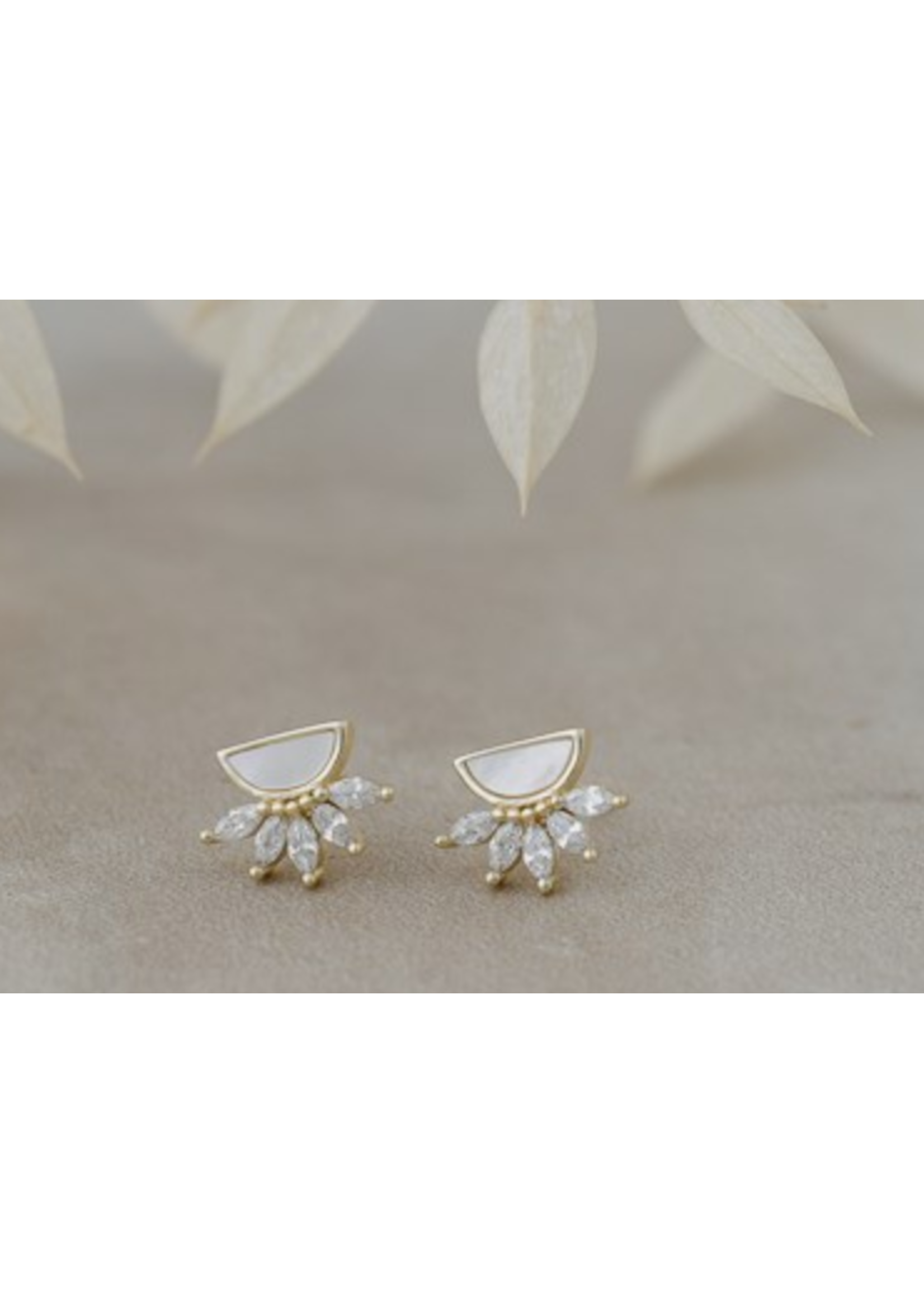 Glee Antique Stud Earring - Gold Plated/Mother of Pearl