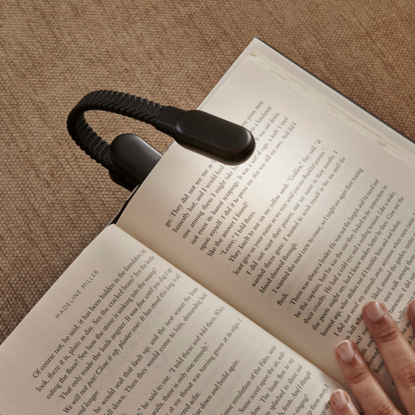 Kikkerland Rechargeable Book Light