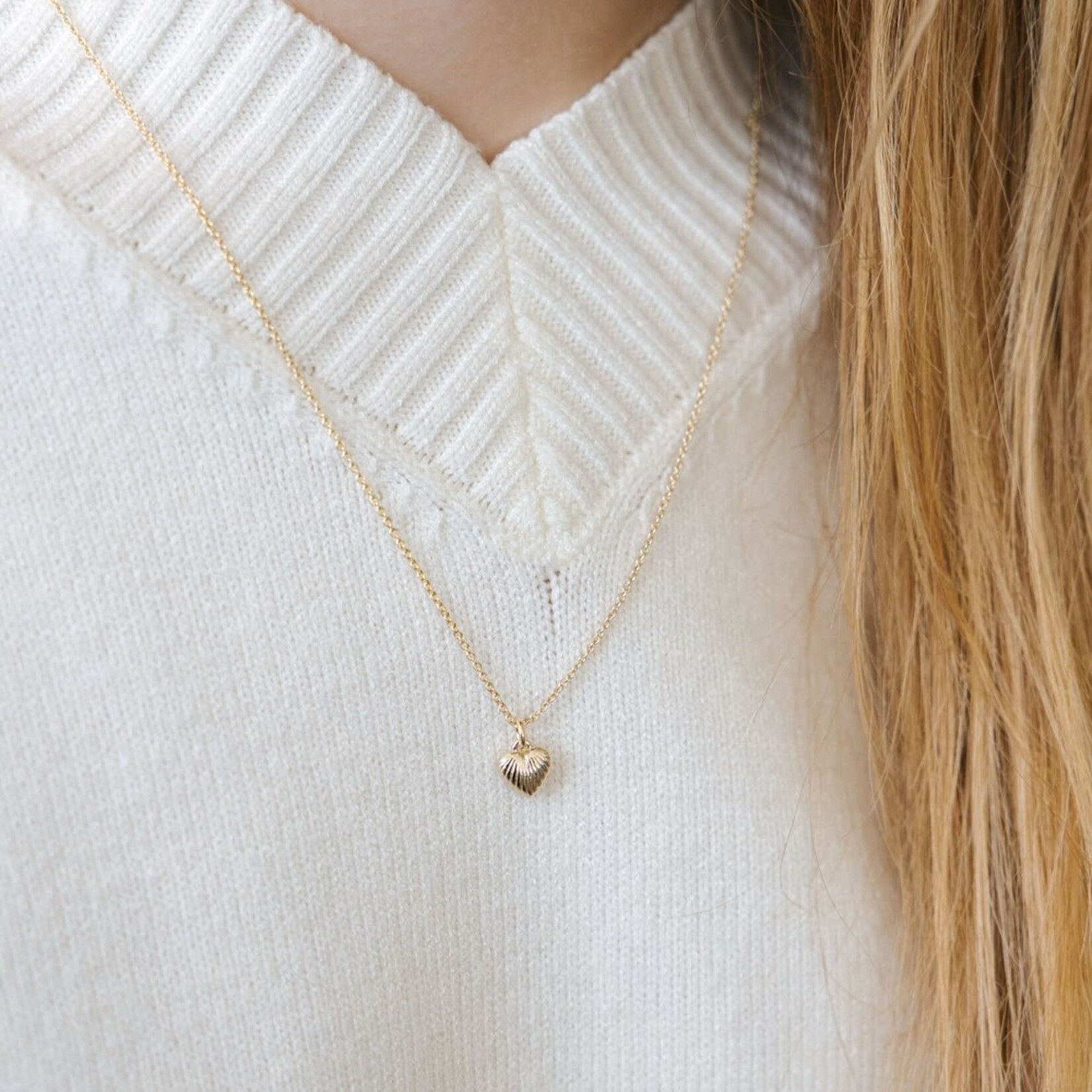 Glee Coastal Kiss Necklace (Gold or Silver) - Hypoallergenic, Anti-tarnish