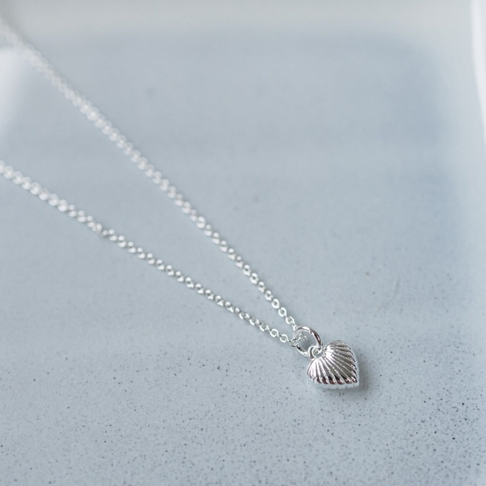 Glee Coastal Kiss Necklace (Gold or Silver) - Hypoallergenic, Anti-tarnish