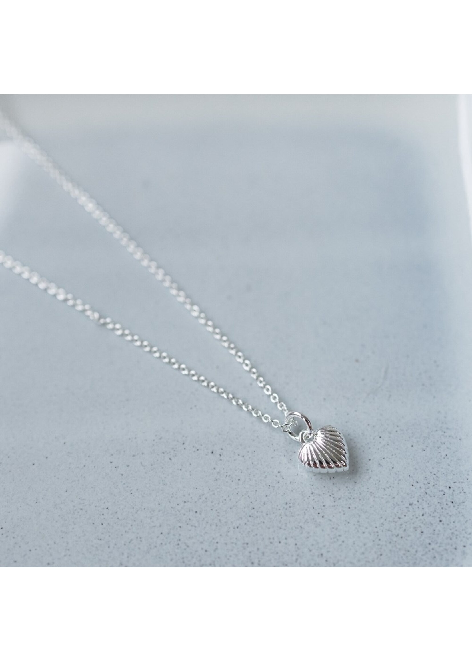 Glee Coastal Kiss Necklace (Gold or Silver) - Hypoallergenic, Anti-tarnish