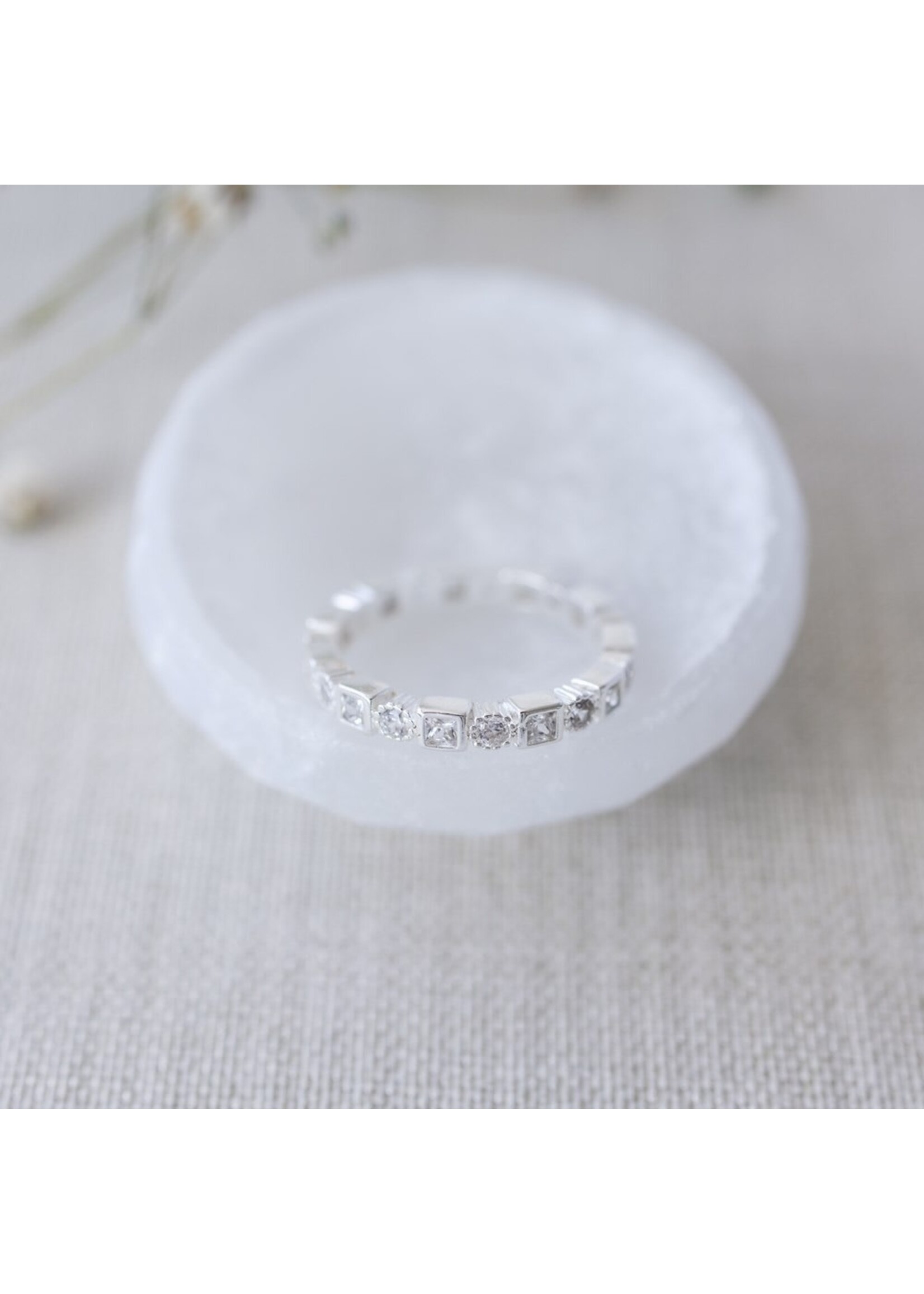 Glee Liora Ring - Hypoallergenic, Anti-tarnish