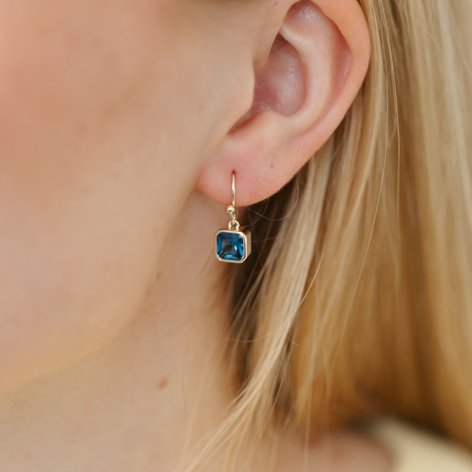 Glee Radiance Crystal Earrings - Hypoallergenic, Antitarnish