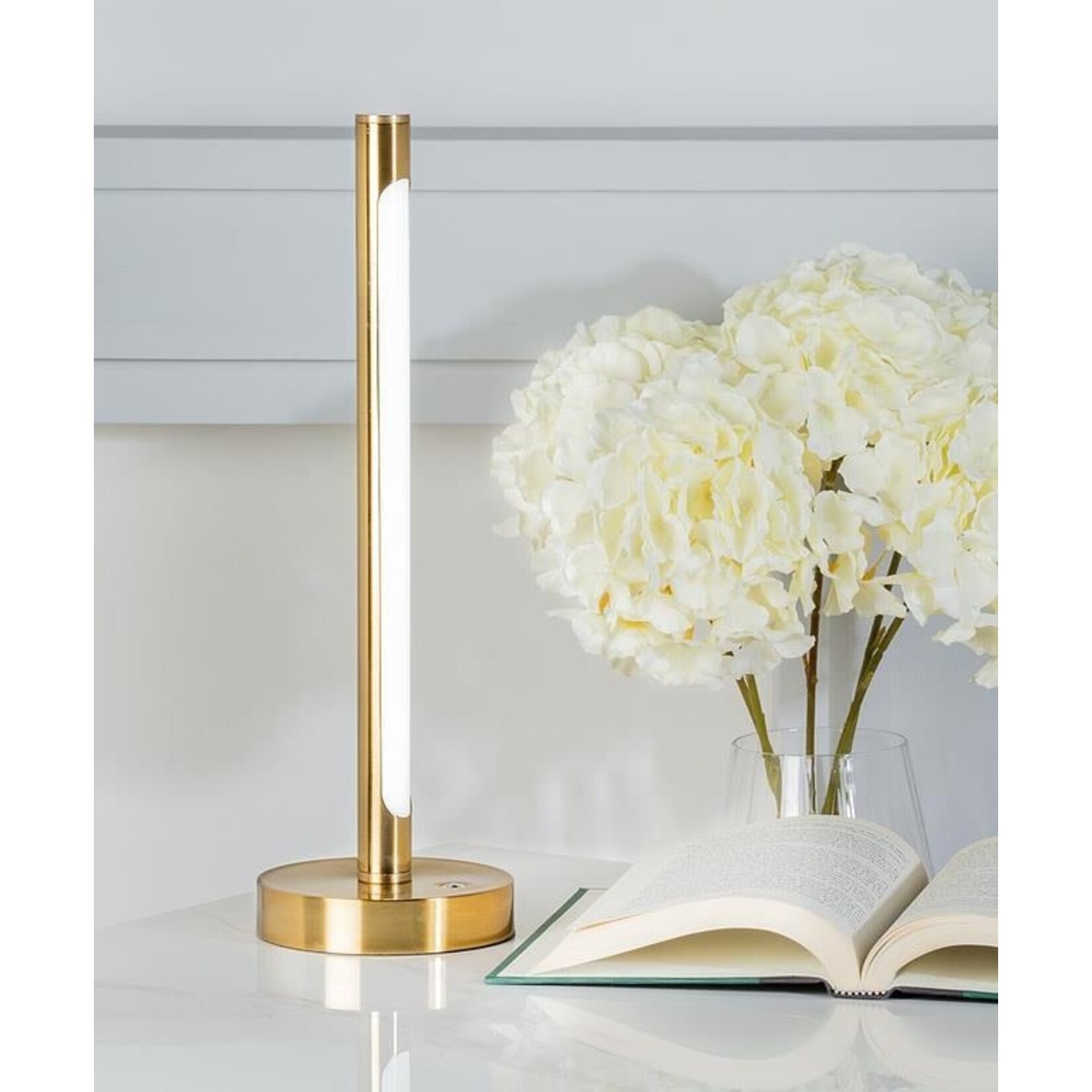 Gold Slim Pole LED Table Lamp 15"