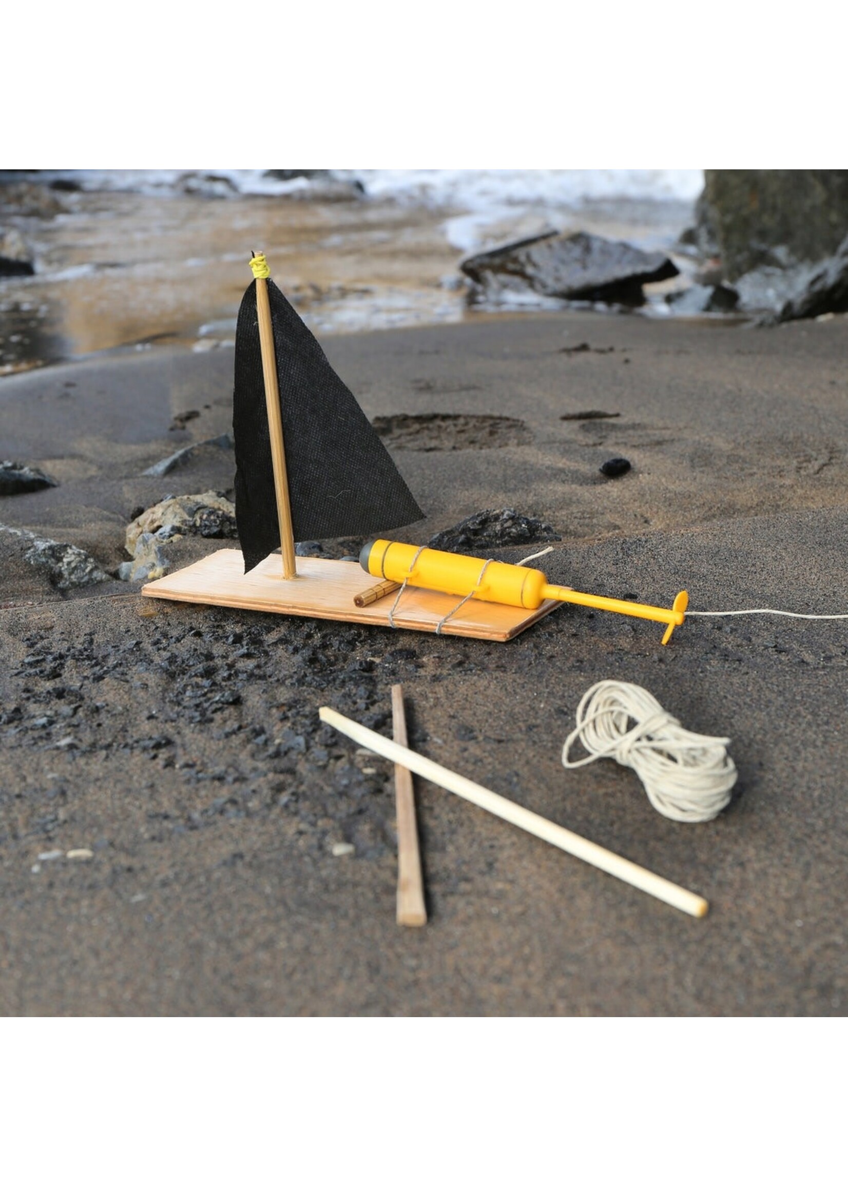 Kikkerland Make Your Own Motor Boat - Huckleberry