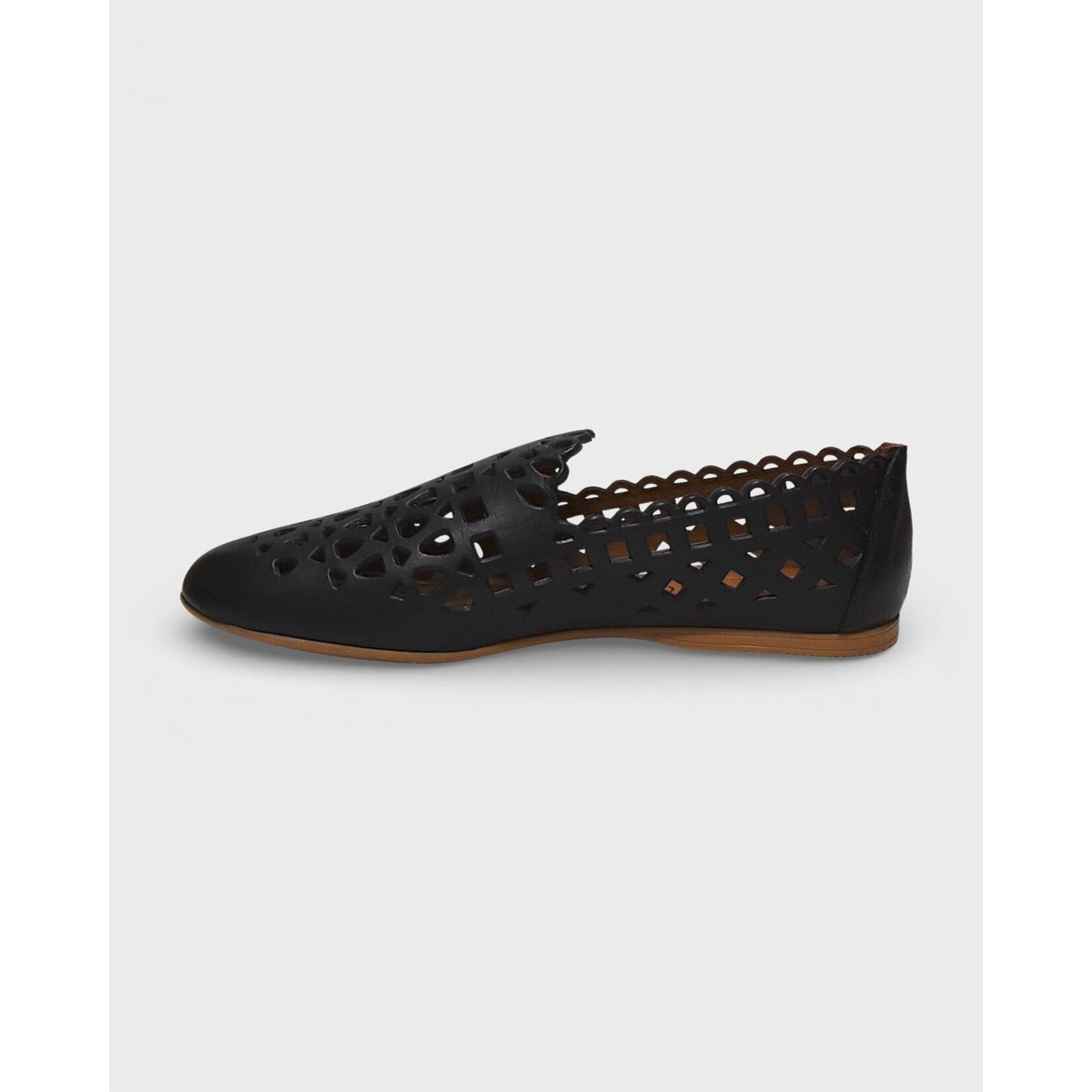 Bueno Shoes Kaden Flats - Black