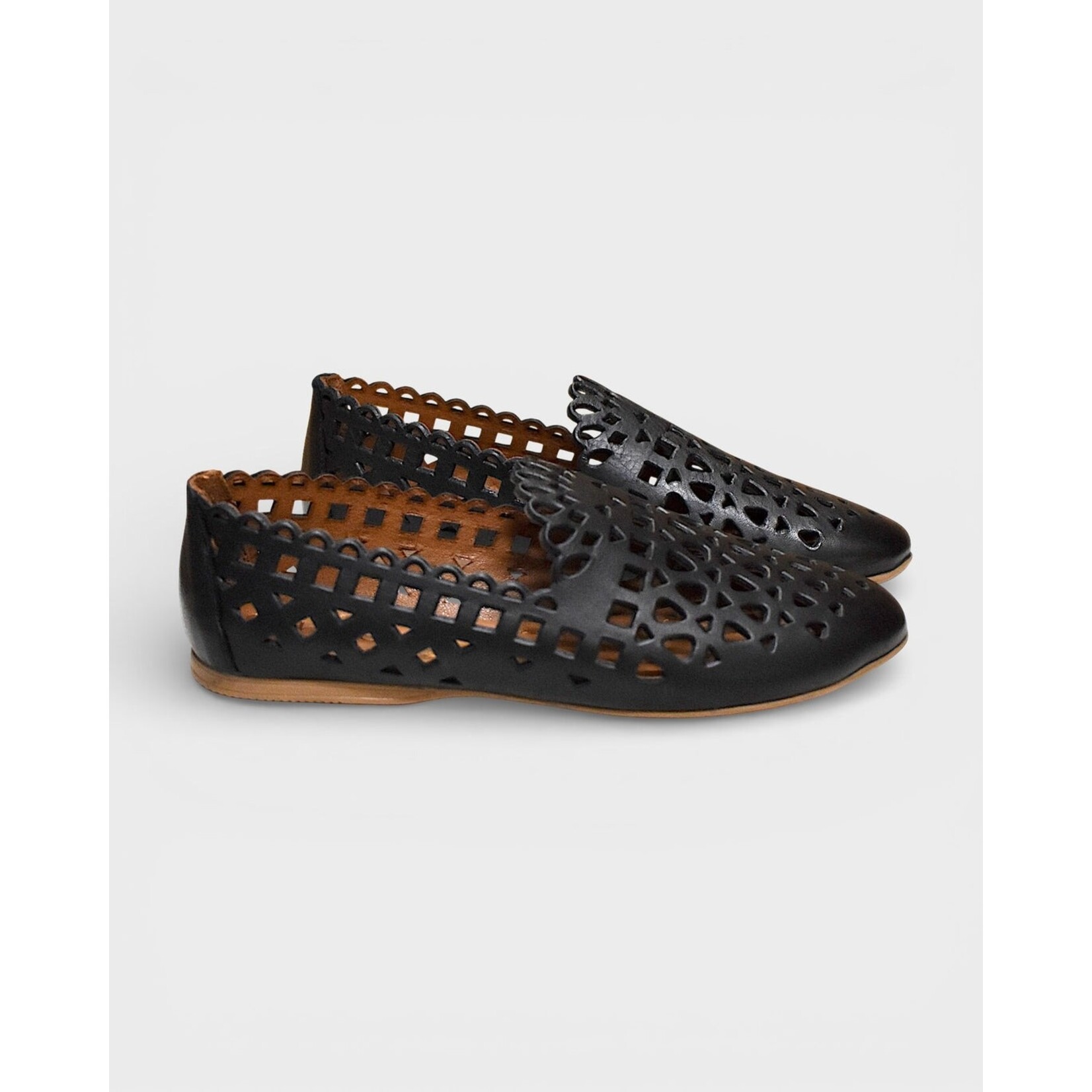 Bueno Shoes Kaden Flats - Black