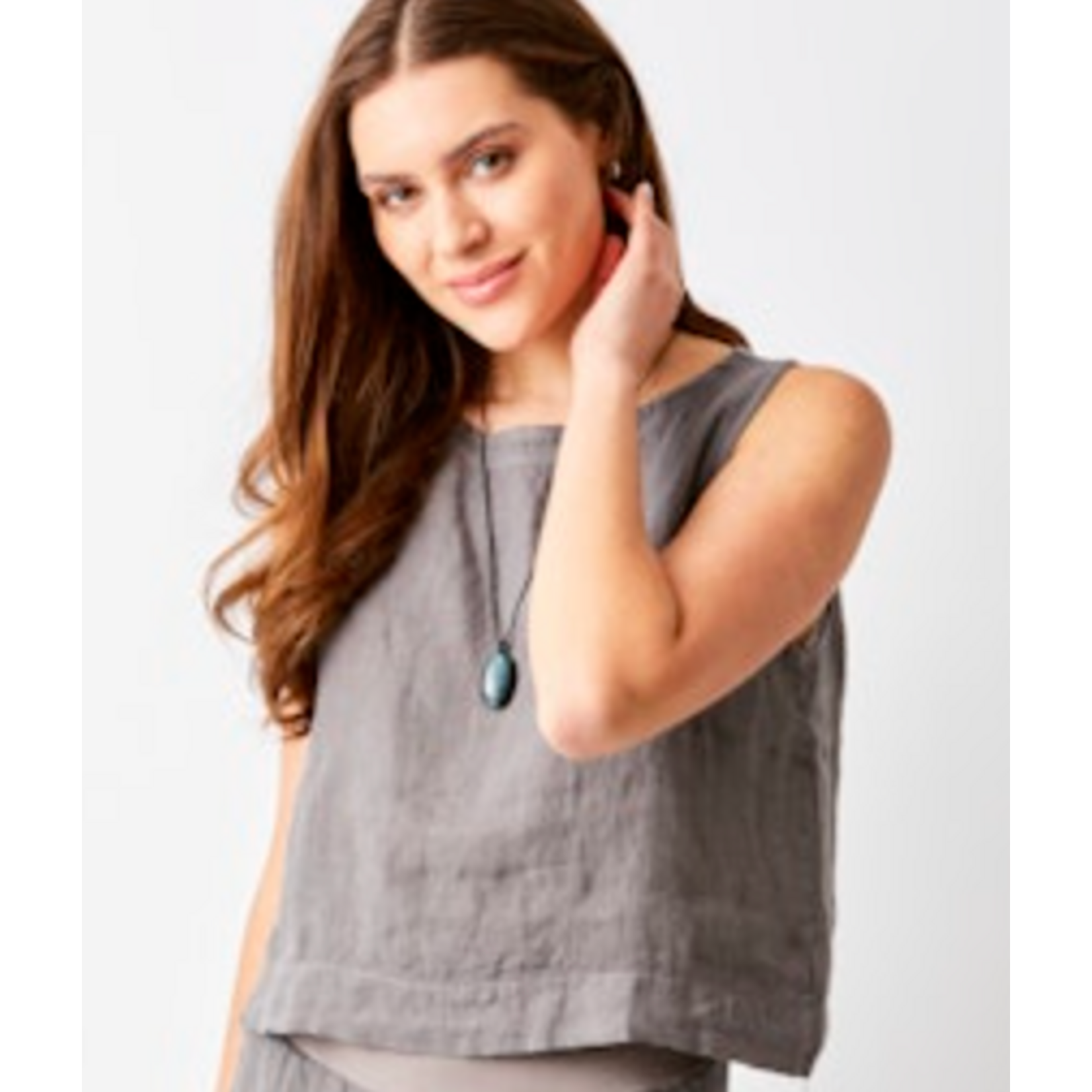 Suzy D London Sylviana Linen Round Neck Flared Sleeveless Top