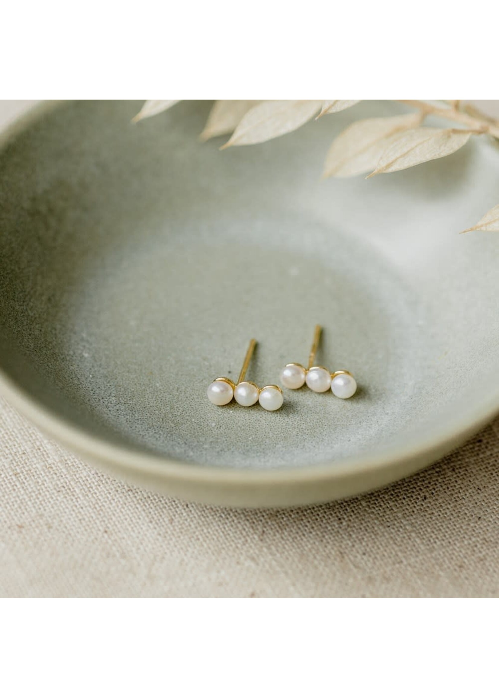 Glee Trio Pearl Studs Gold