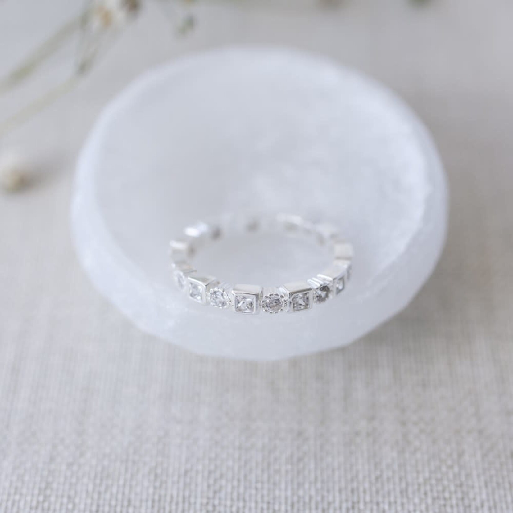 Glee Liora Ring - Hypoallergenic, Anti-tarnish
