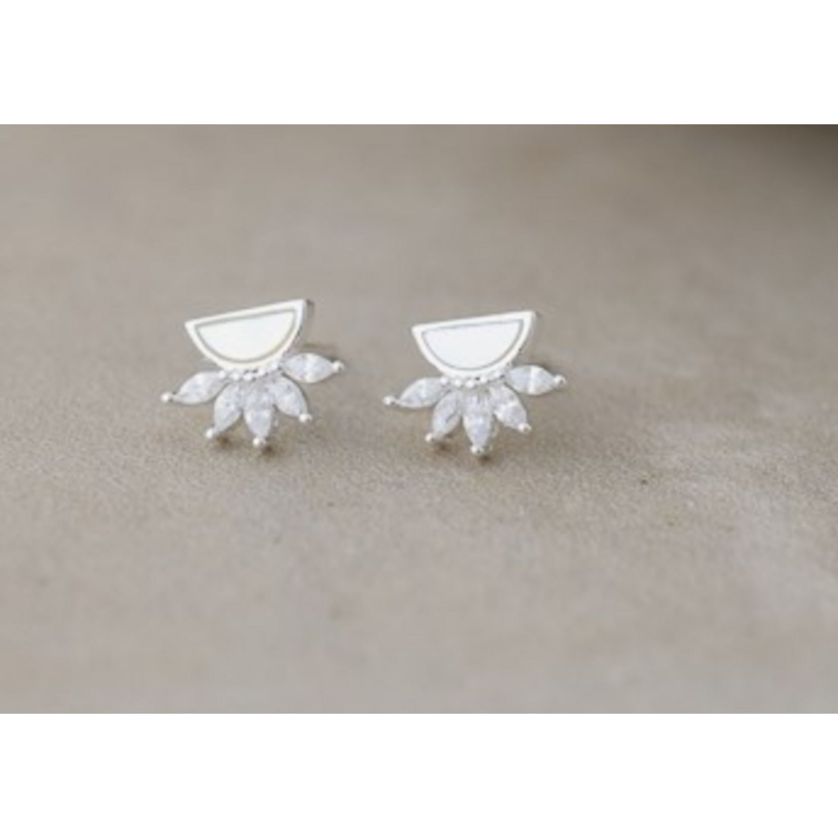 Glee Antique Stud Earring - Gold Plated/Mother of Pearl