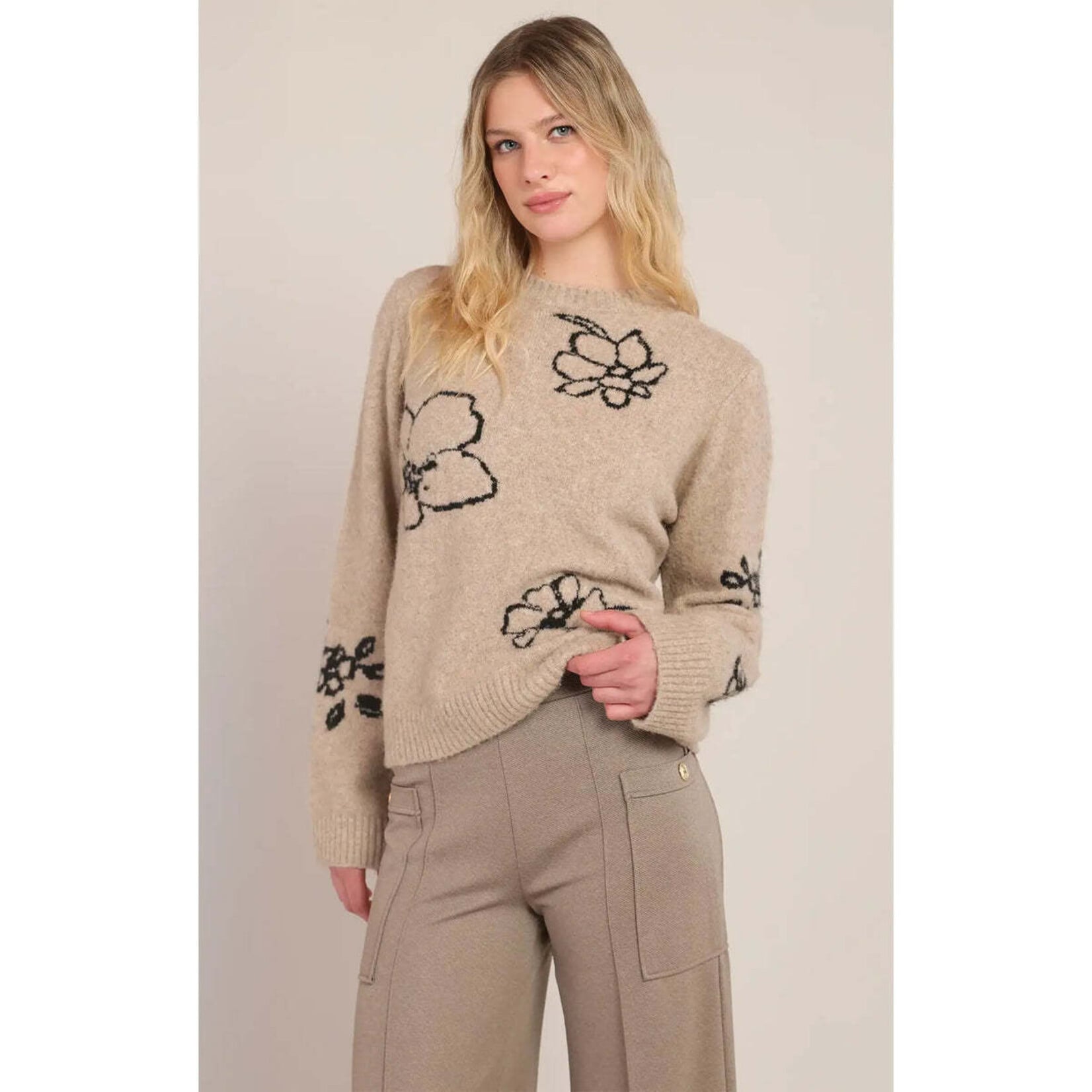 Room 34 2827016 DG - Flower Crewneck Sweater