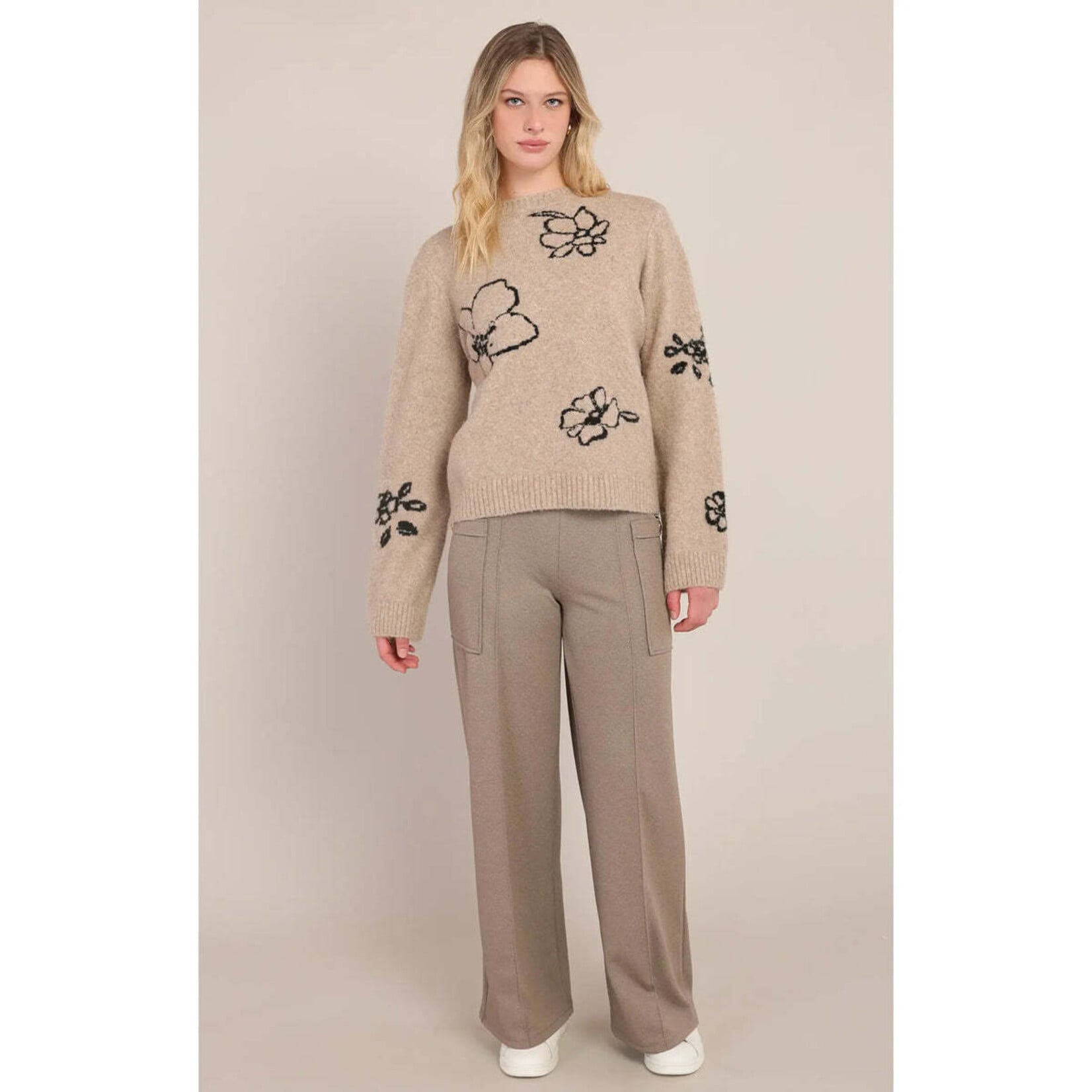 Room 34 2827016 DG - Flower Crewneck Sweater
