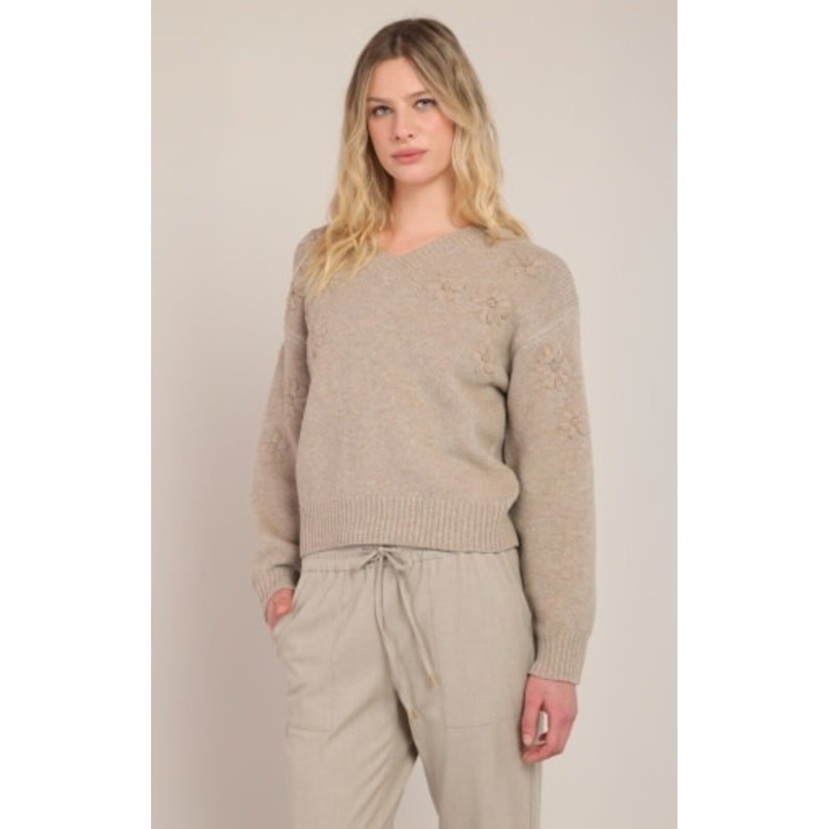 Room 34 2827041 DG - Flower Embroidered Sweater