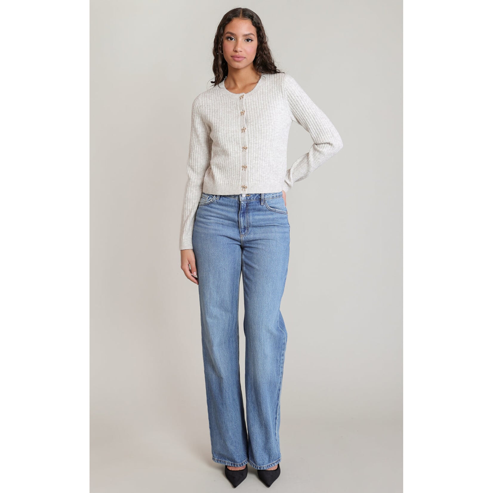 Dex Clothing 2827257 - Bow Button Cropped Cardigan