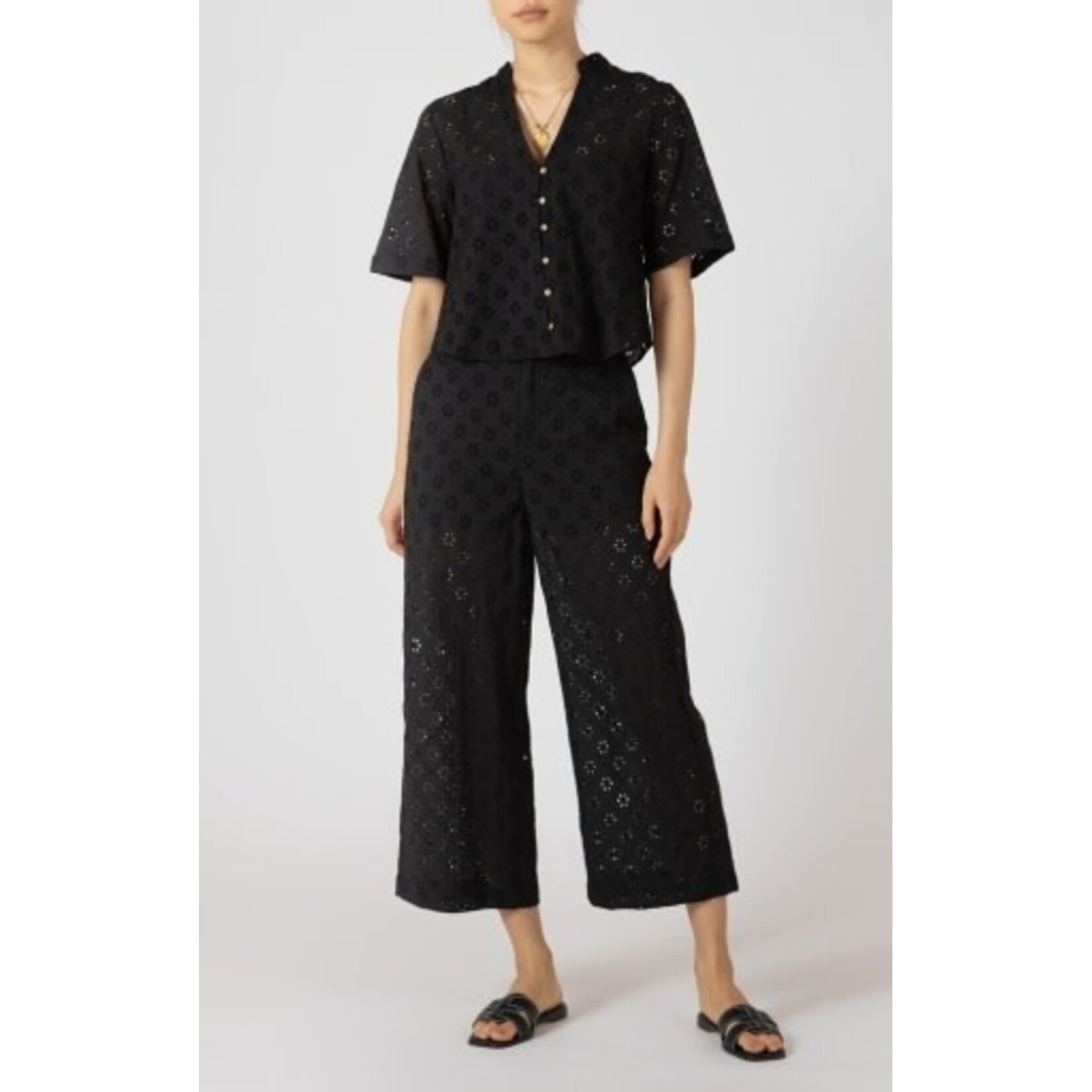 Black Tape 2723739 T - Cutwork Embroidery Blouse – Black