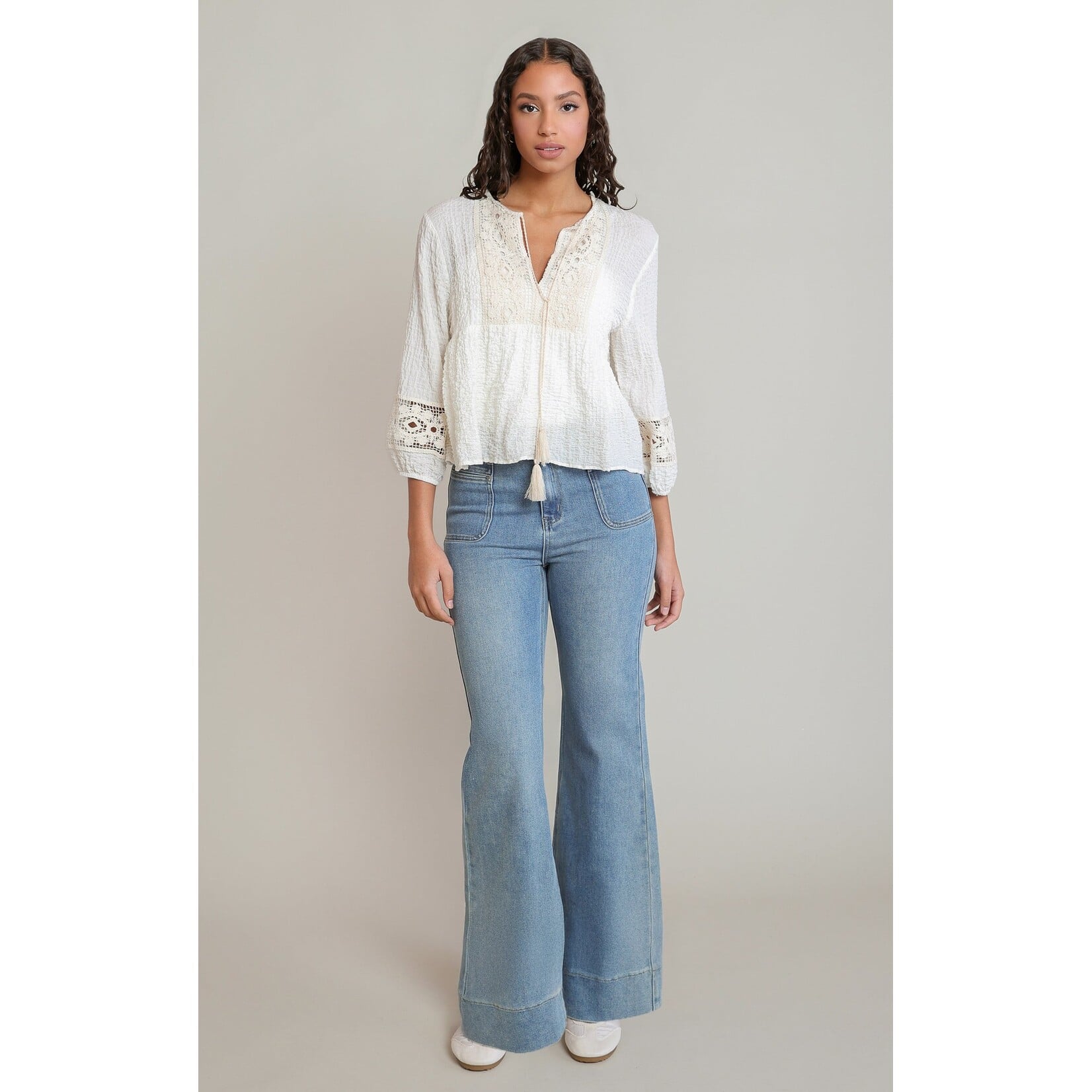 Dex Clothing 2823703 - Crochet Trim Blouse