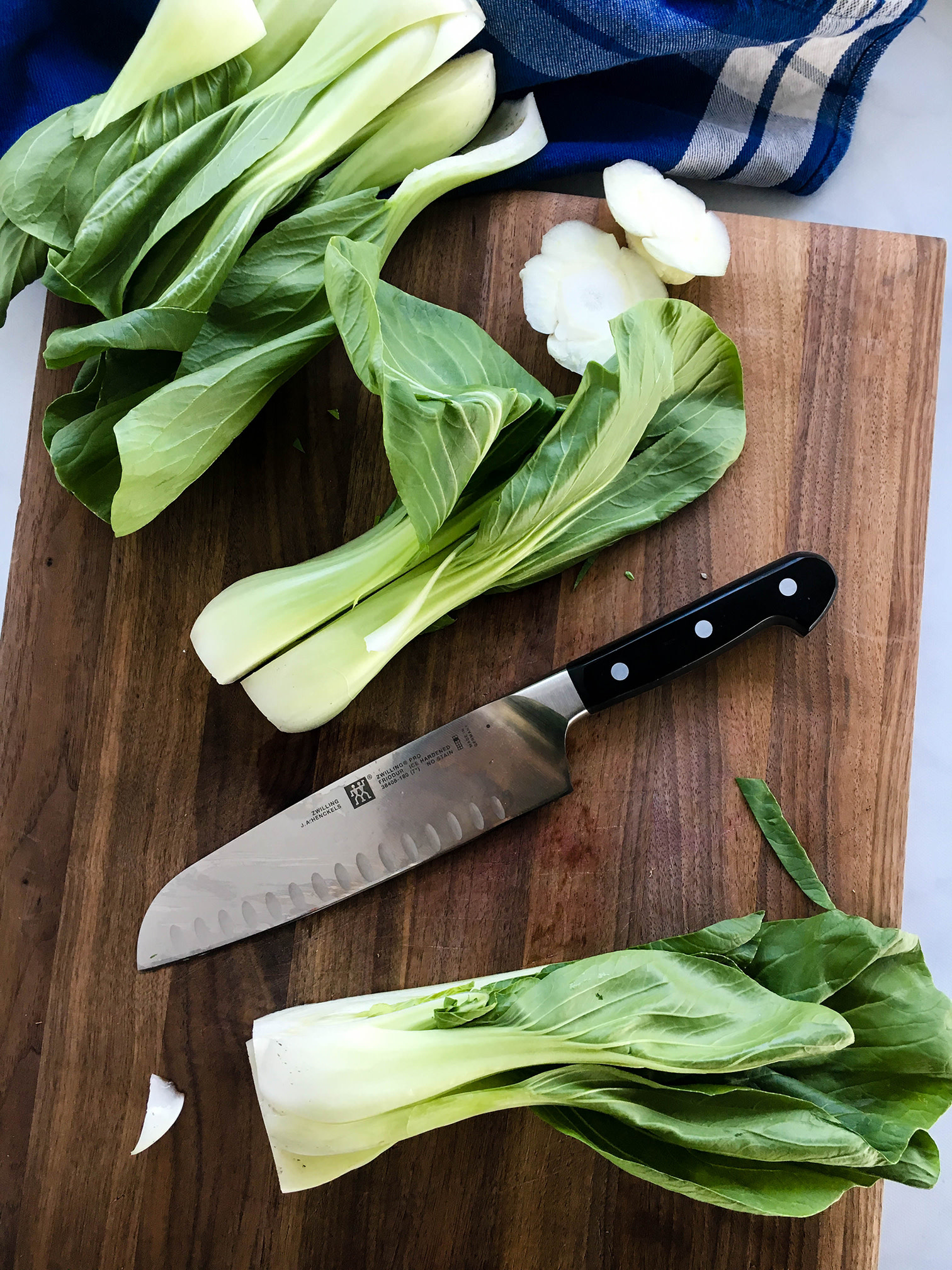 Zwilling ZWILLING Pro 7-inch Hollow Edge Santoku Knife