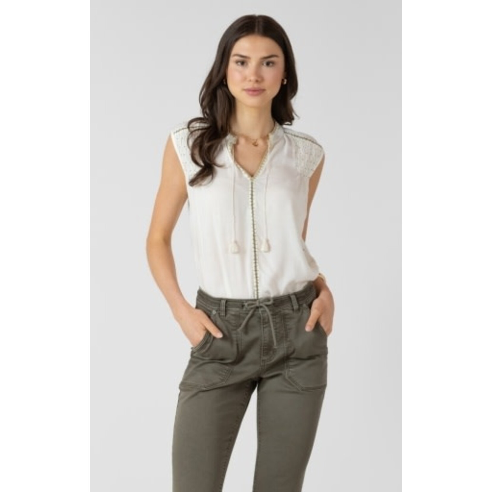 Dex Clothing 2723731 D BEADED CONTRAST TRIM BLOUSE