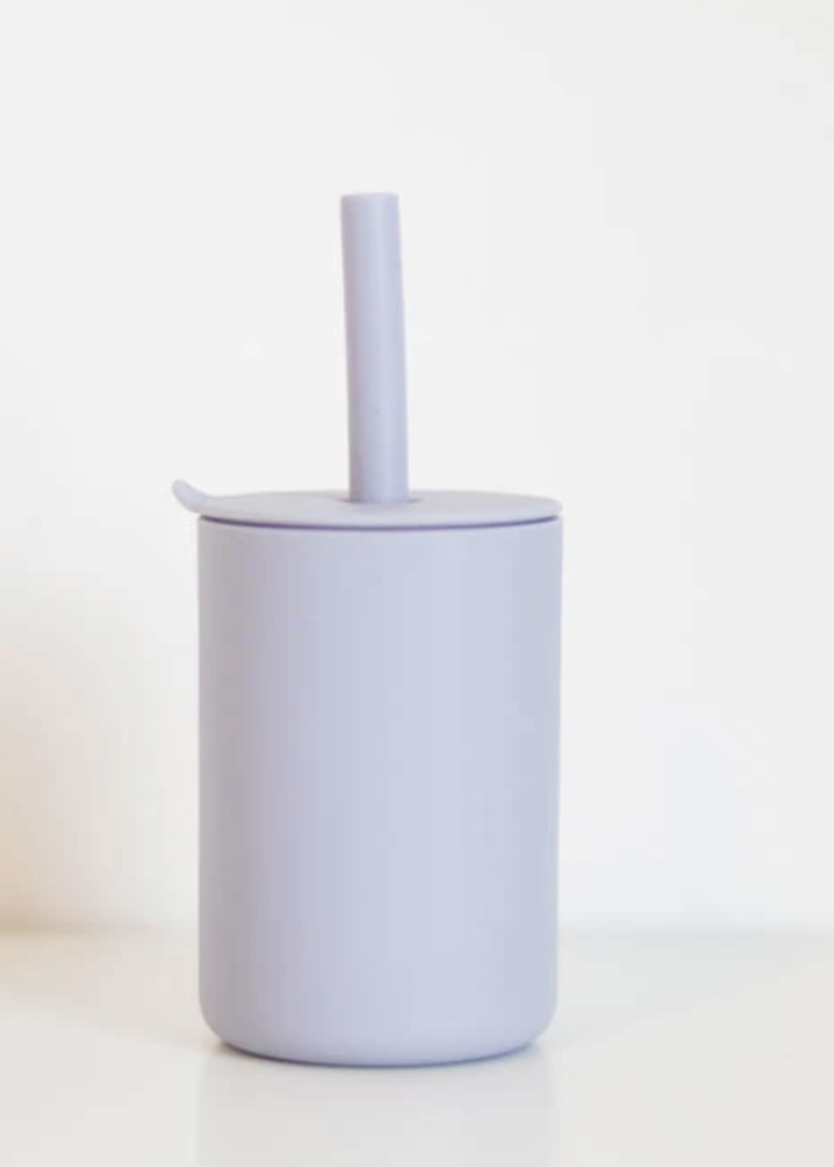 https://cdn.shoplightspeed.com/shops/644880/files/41560894/1652x2313x1/elitaire-petite-the-baby-lilac-silicone-straw-cup.jpg