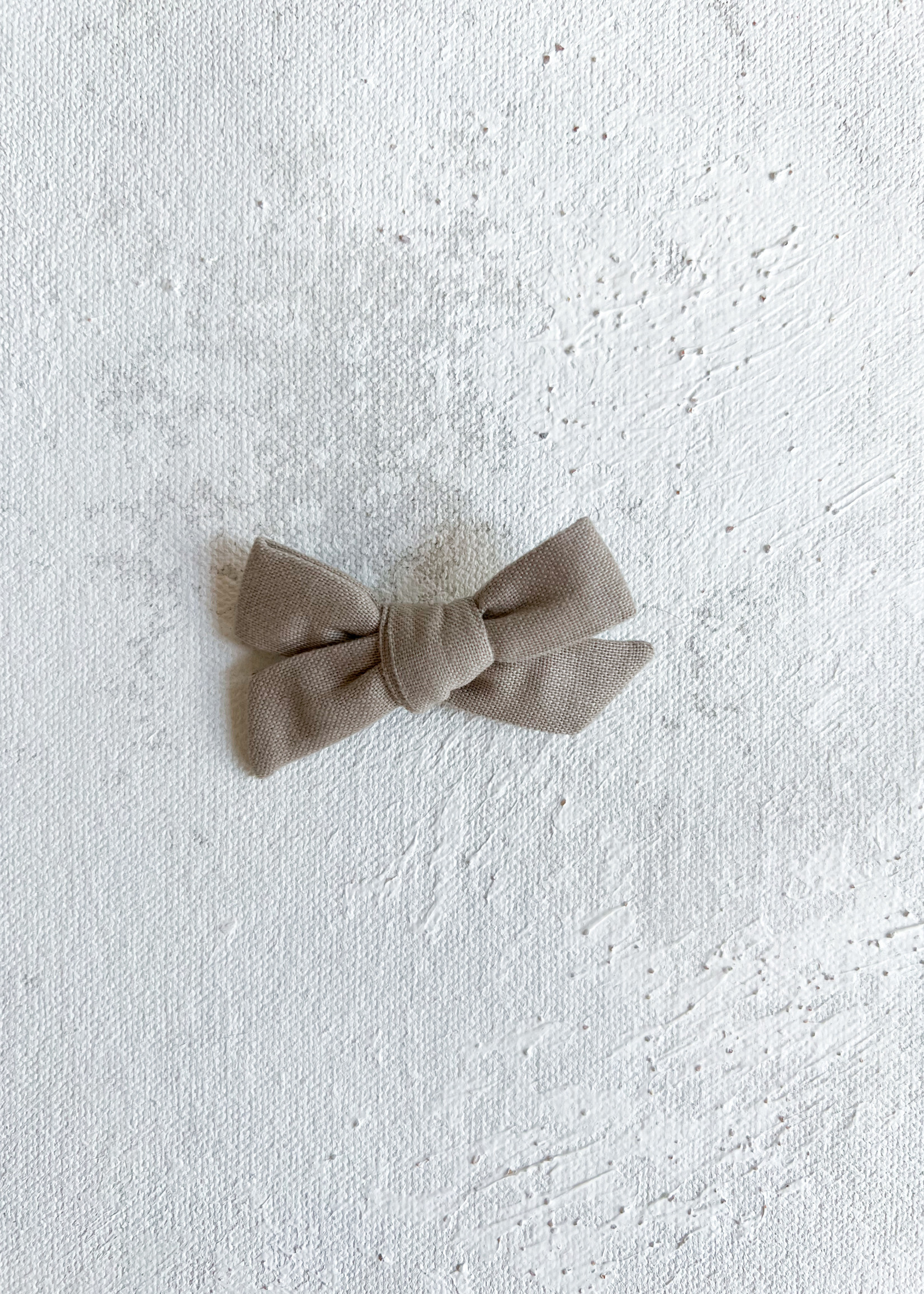 Elitaire Petite Classic Sand Hair Bow Clip