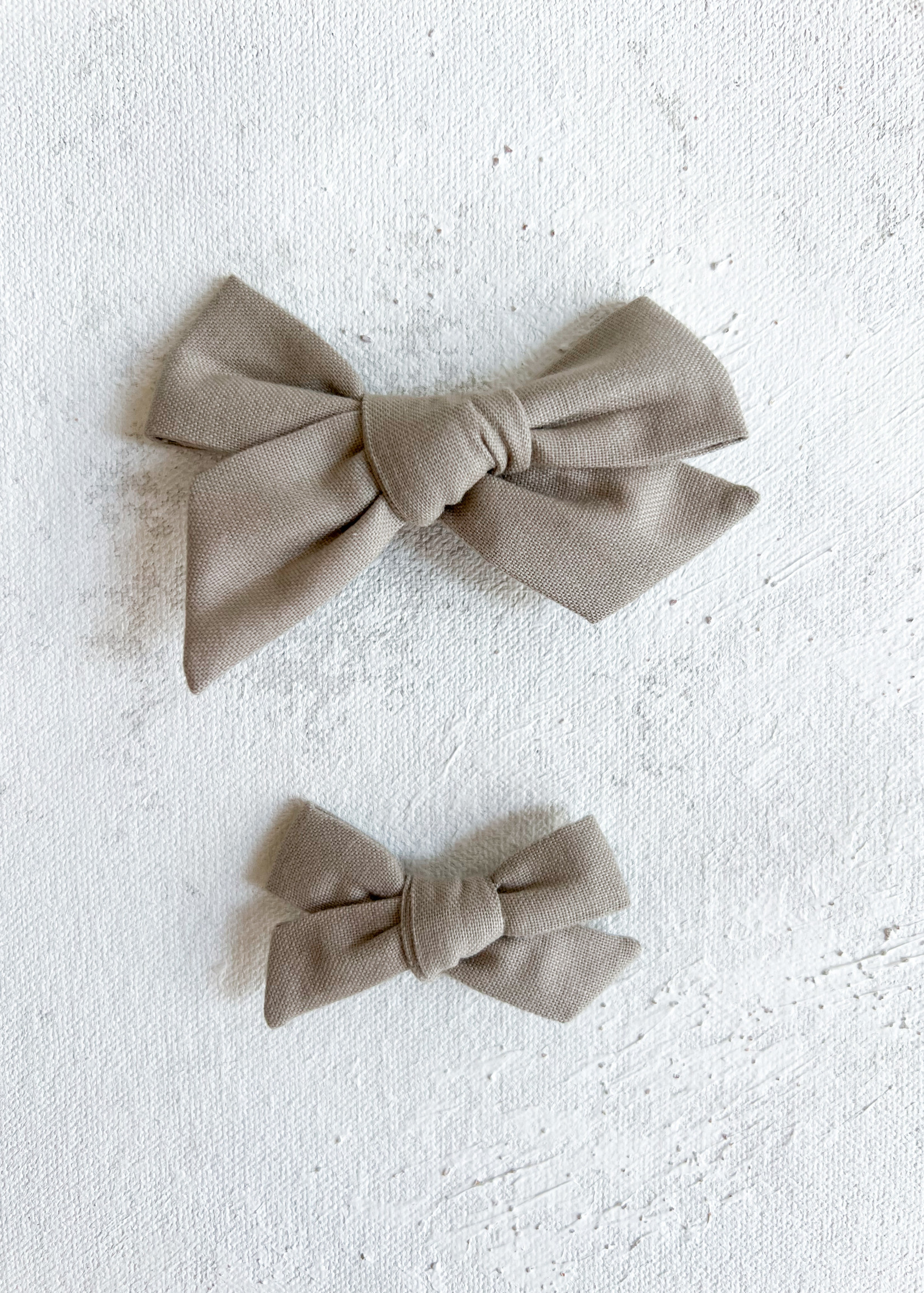 Elitaire Petite Classic Sand Hair Bow Clip