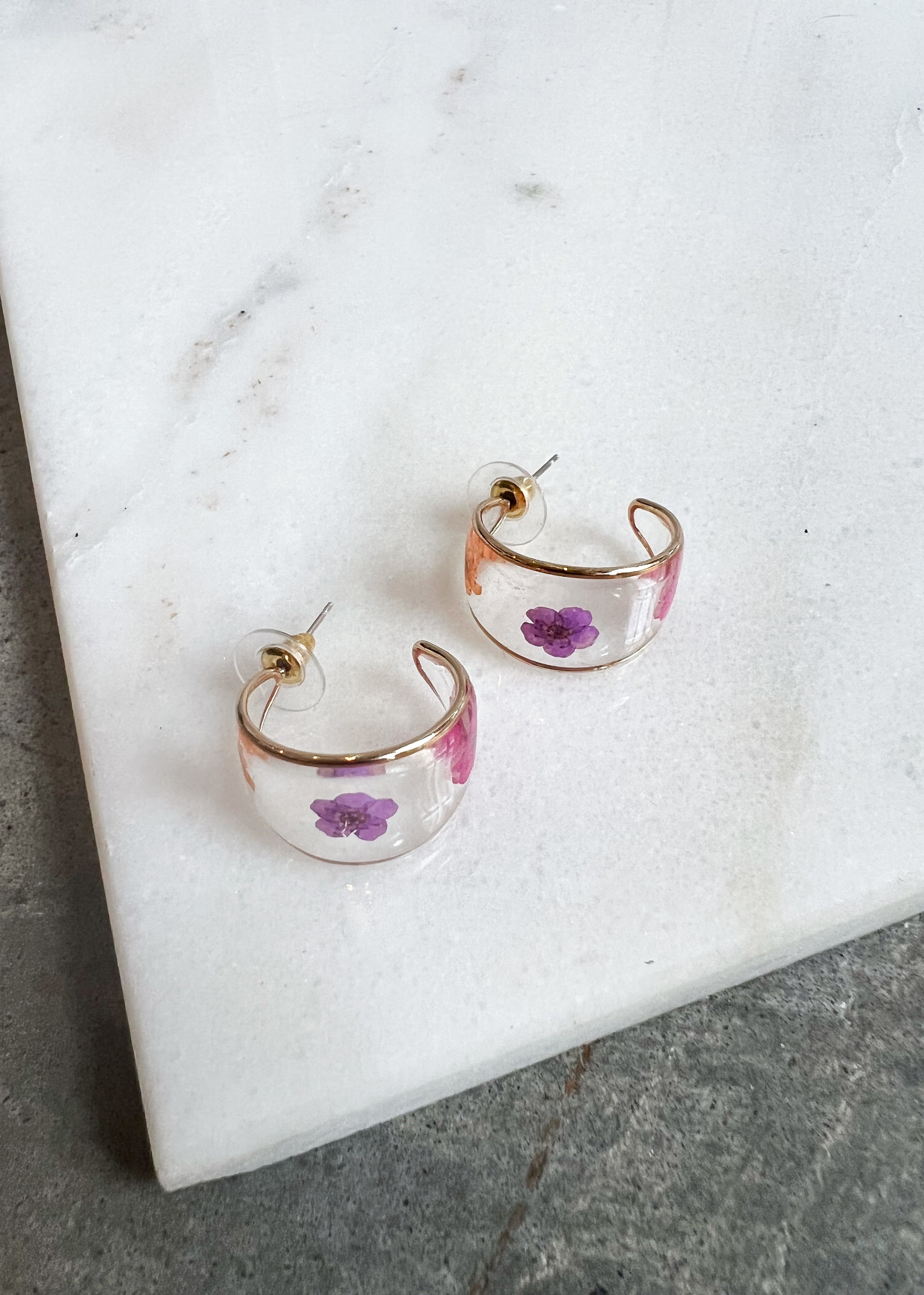 Elitaire Boutique Lucite Pressed Flower Hoop