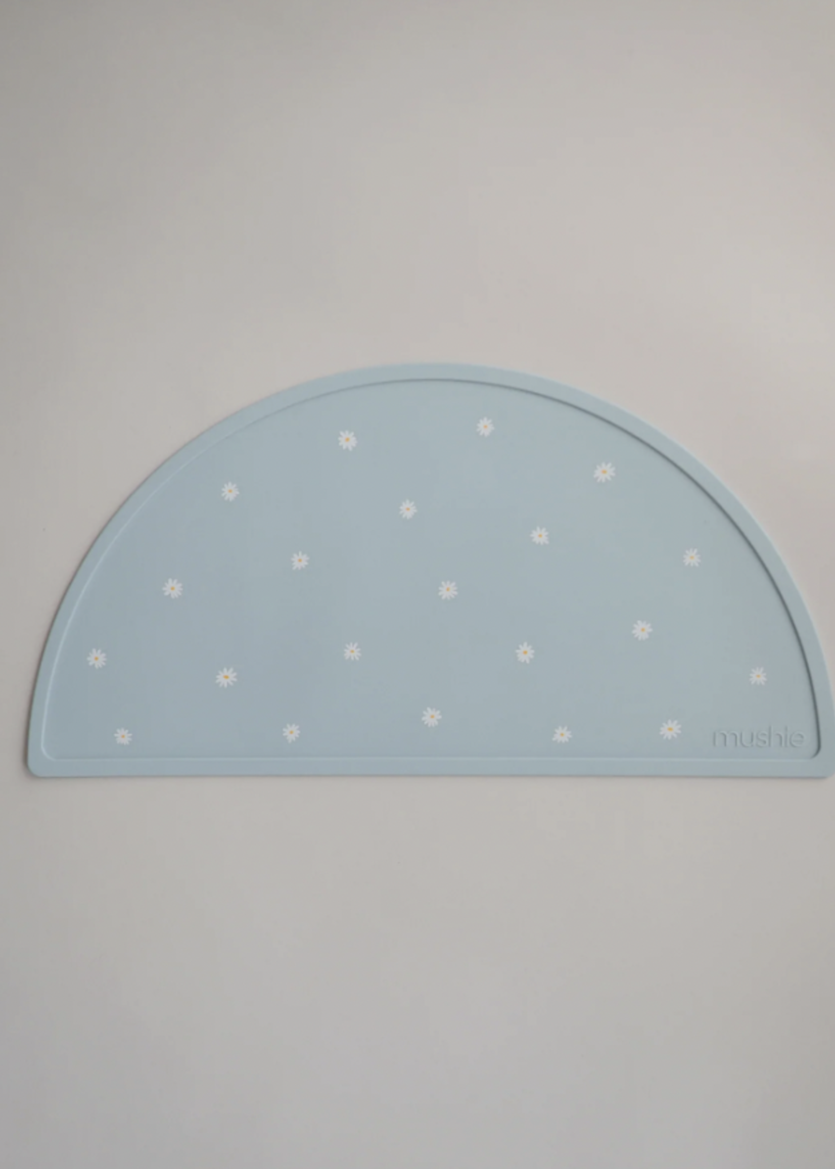 Elitaire Petite White Daisy Silicone Placemat