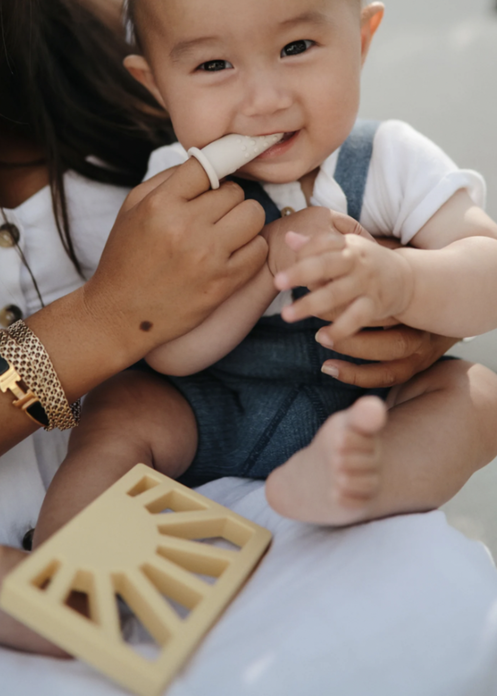 Elitaire Petite Sun Teether in Muted Yellow