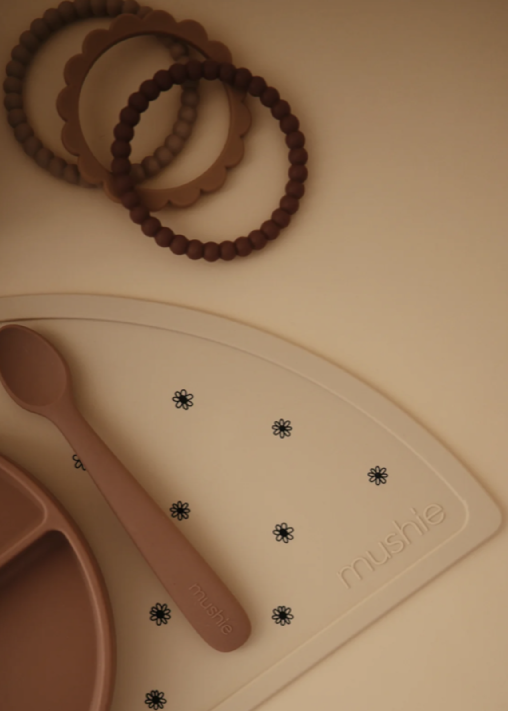 Elitaire Petite Black Daisy Silicone Placemat