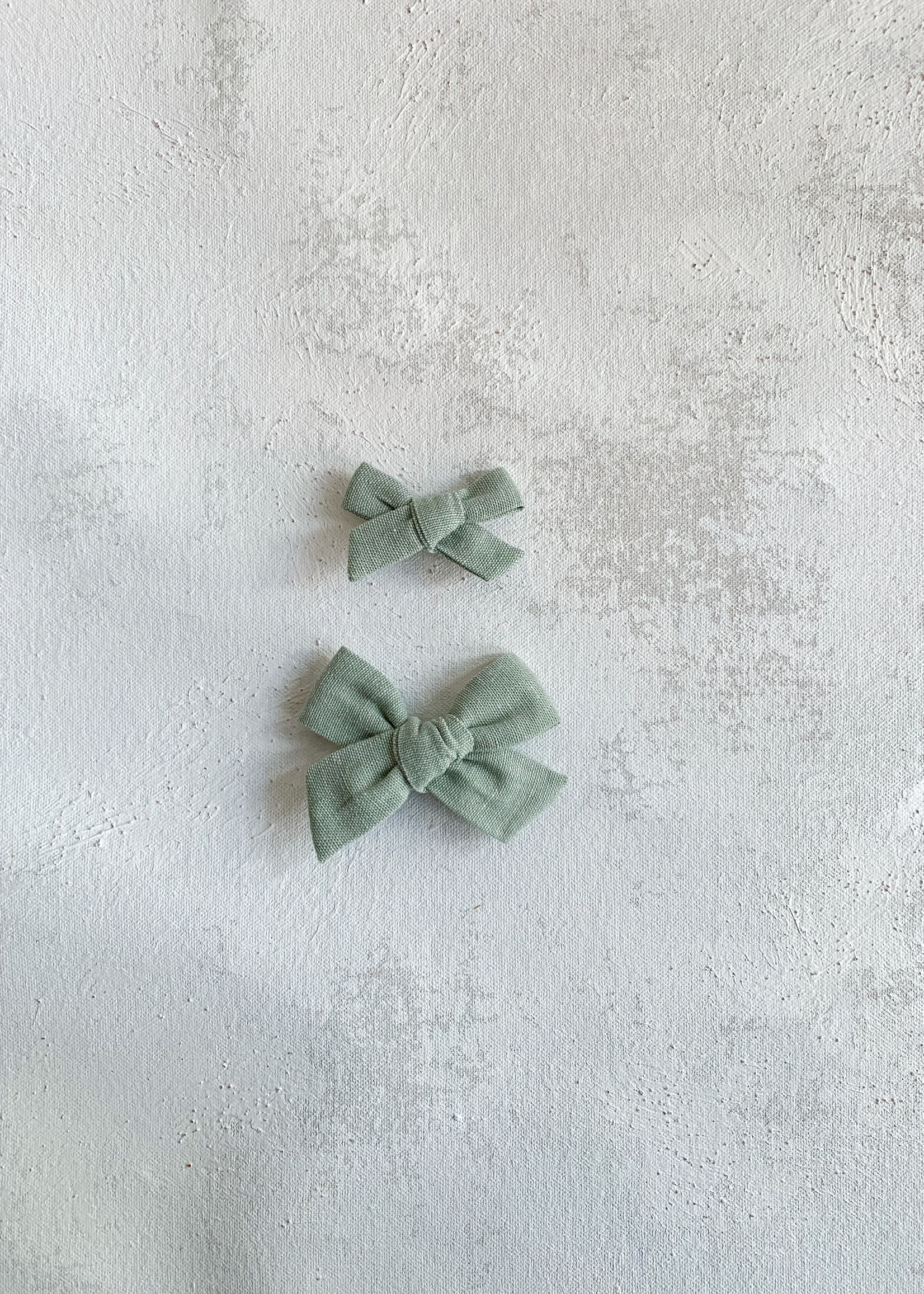 Elitaire Petite Linen Classic Sage Hair Bow Clip