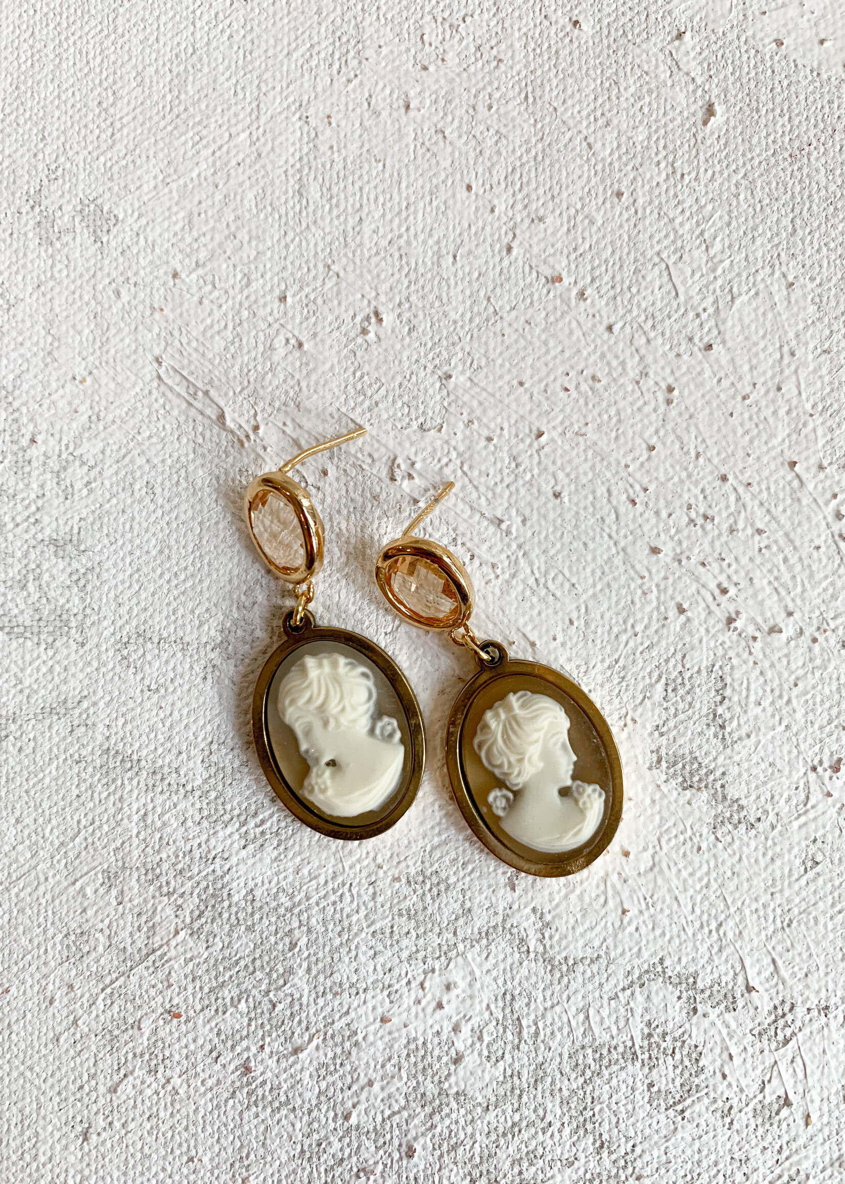 Elitaire Boutique White Cameo Earring