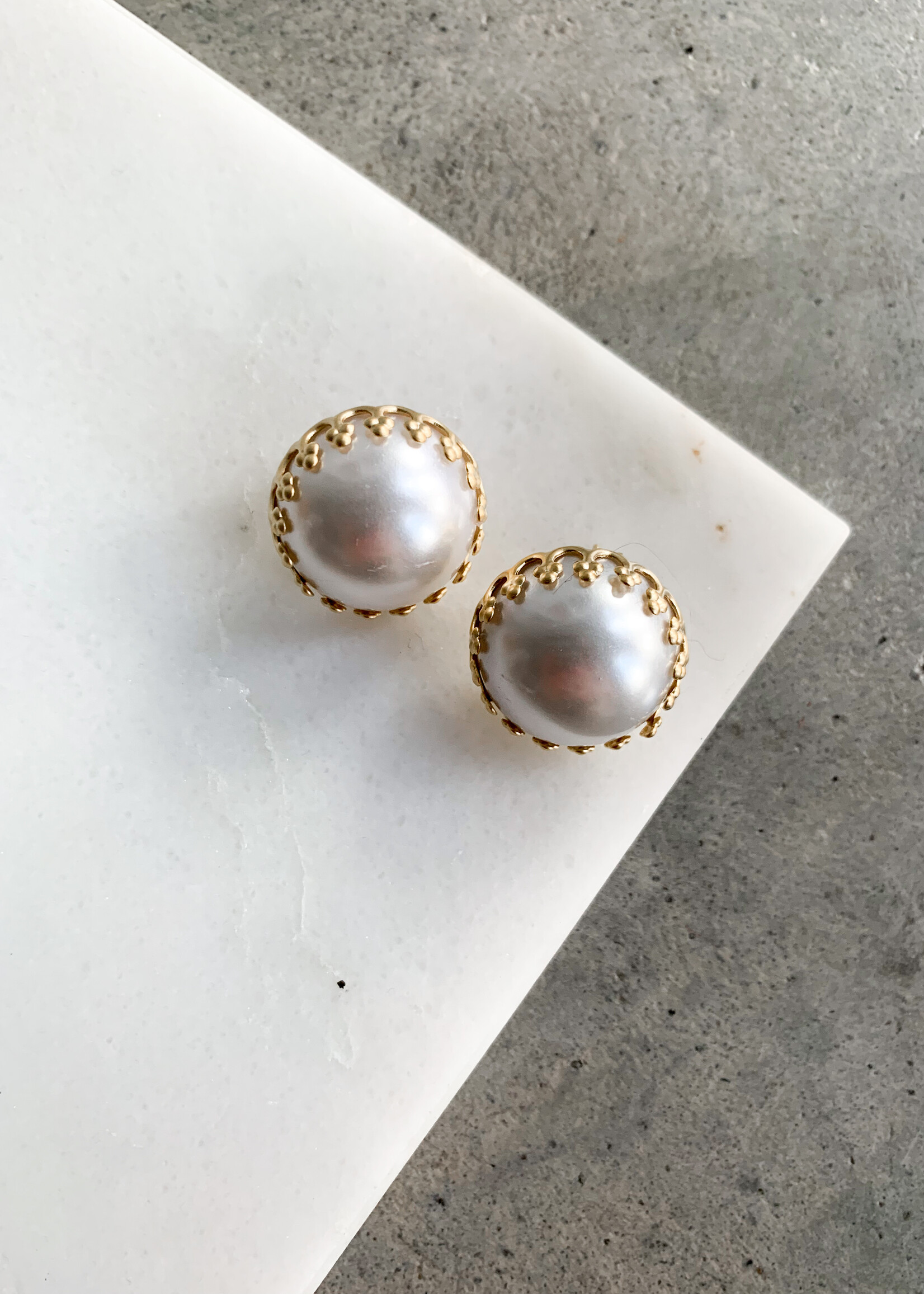 Elitaire Boutique Crowned Pearl Earrings