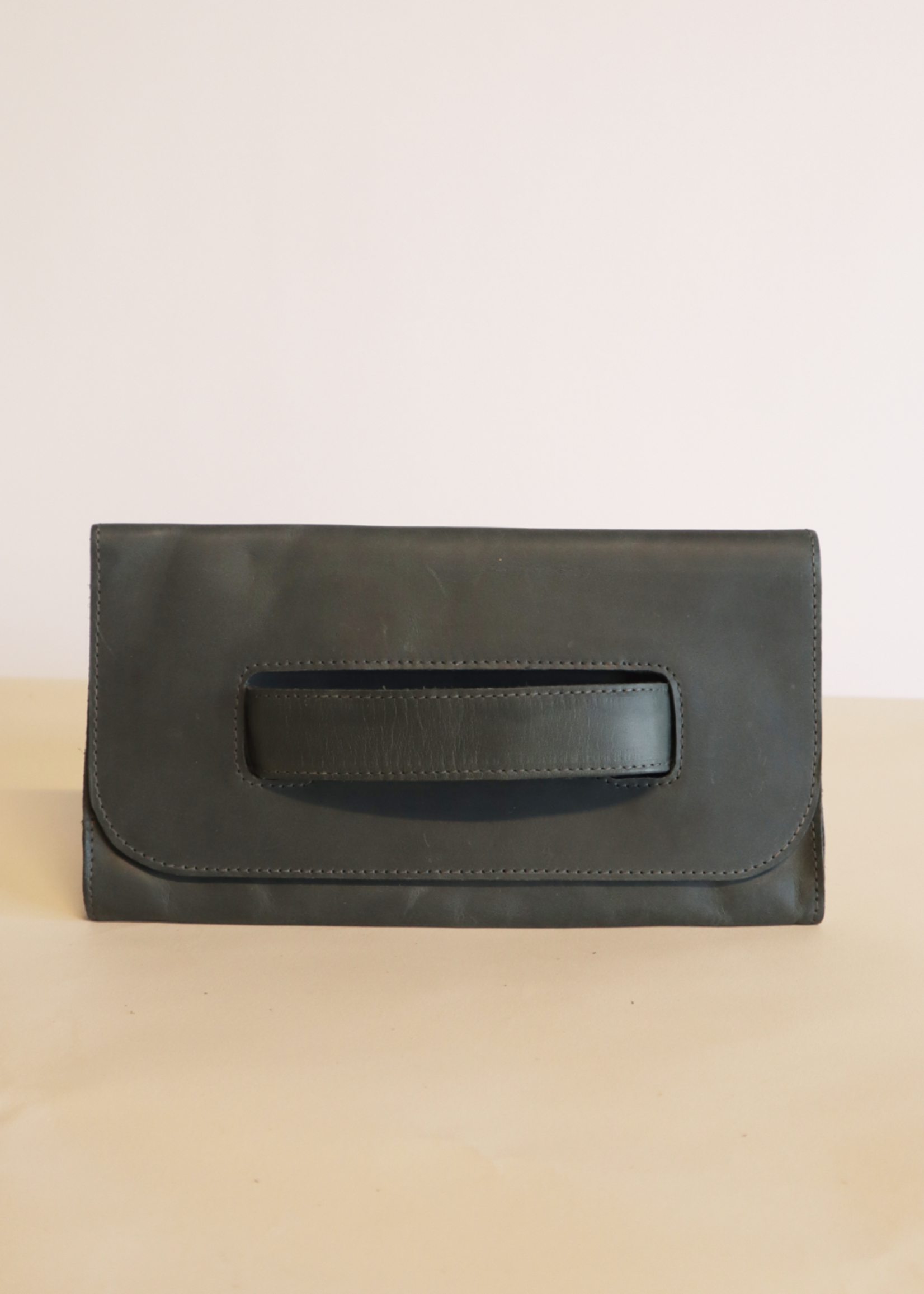 Elitaire Boutique Mare Handle Clutch in Forest