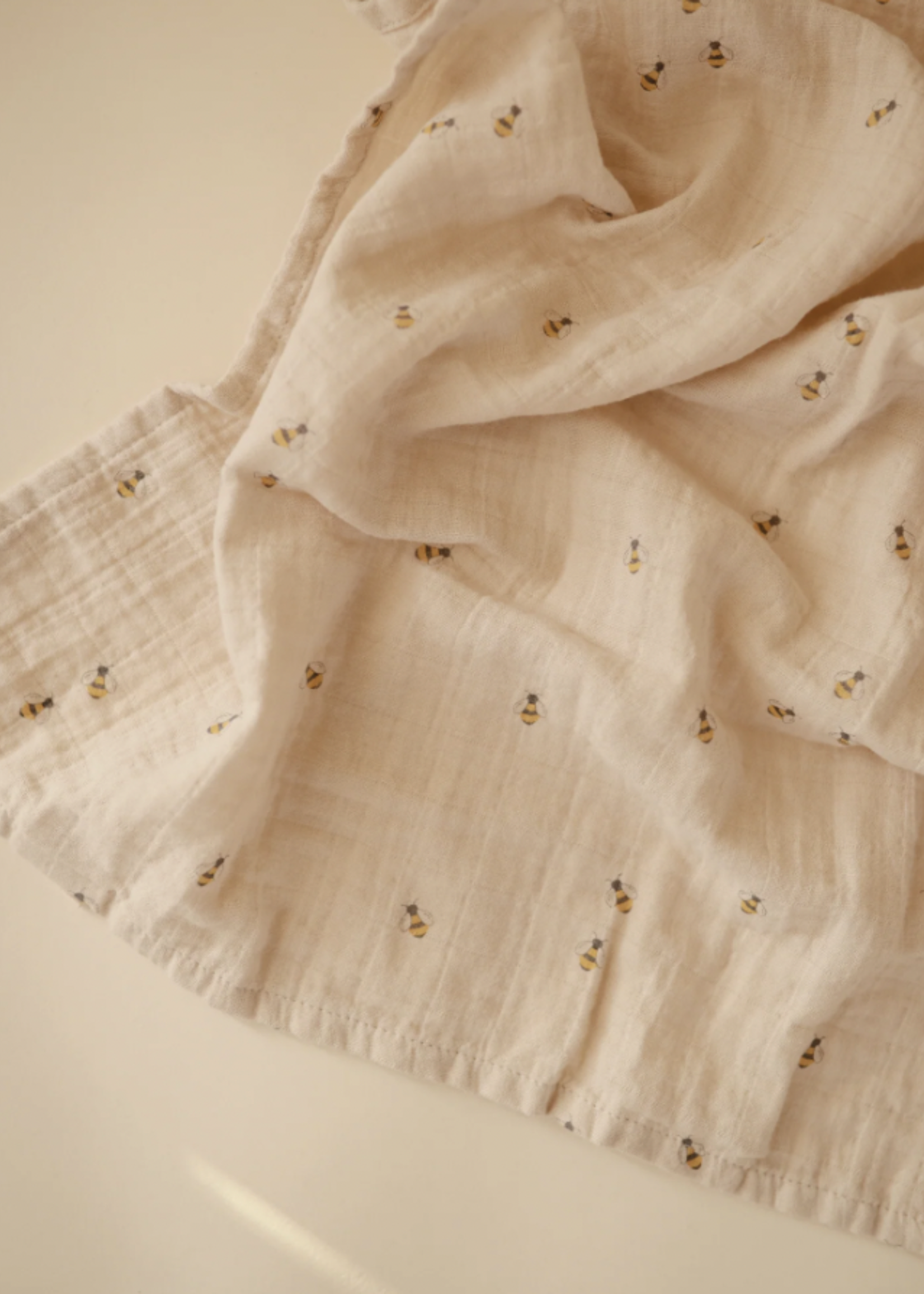 Elitaire Petite Muslin Organic Cotton Swaddle in Bees