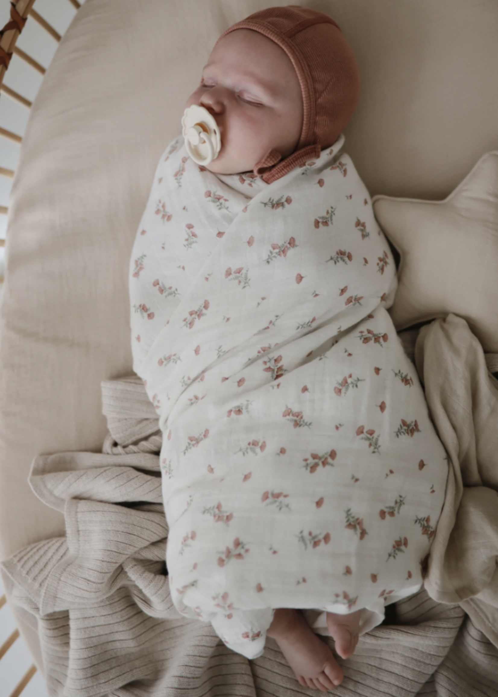 Elitaire Petite Muslin Organic Cotton Swaddle in Pink Flowers