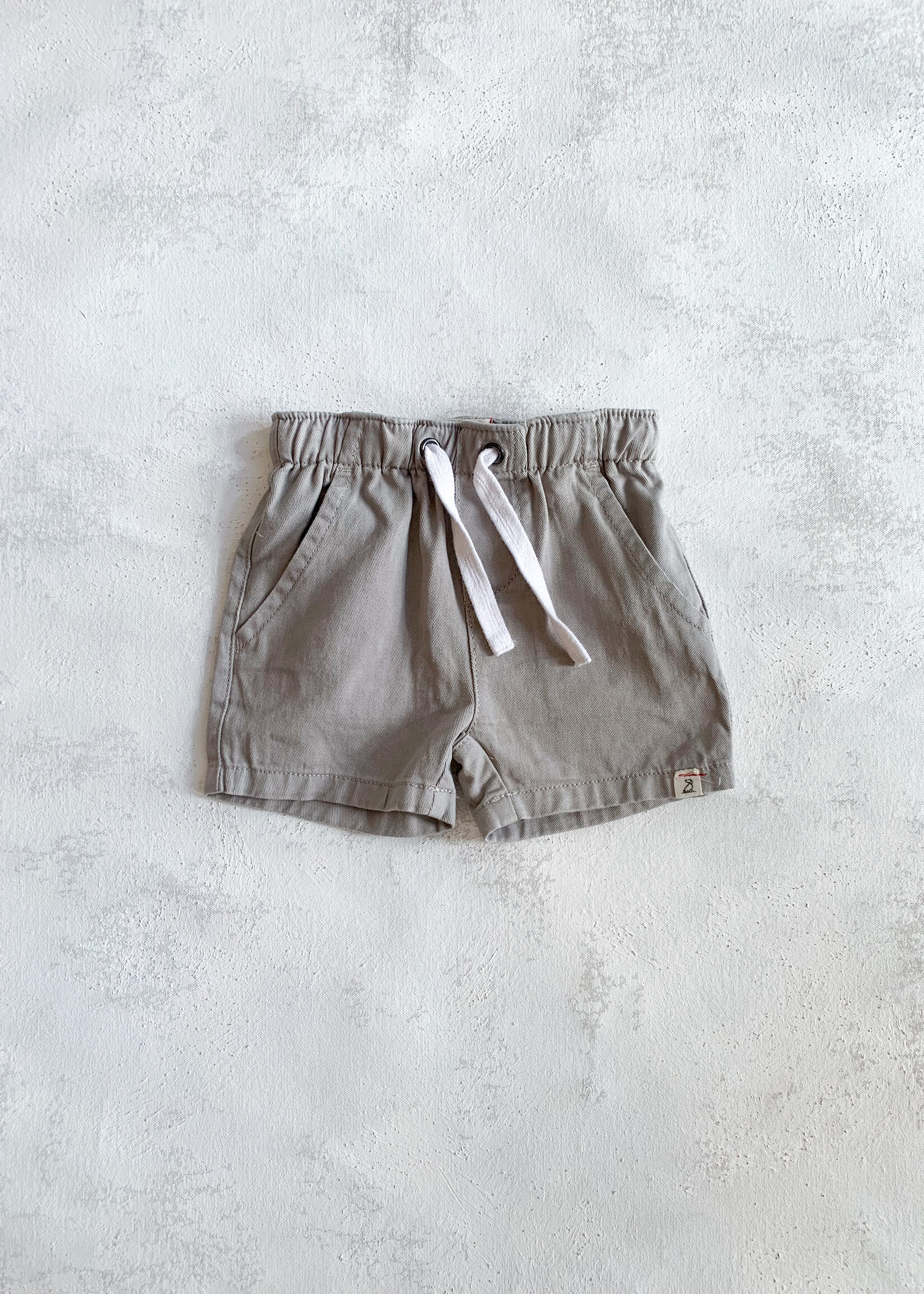 Elitaire Petite Hugo Twill Shorts in Pale Grey