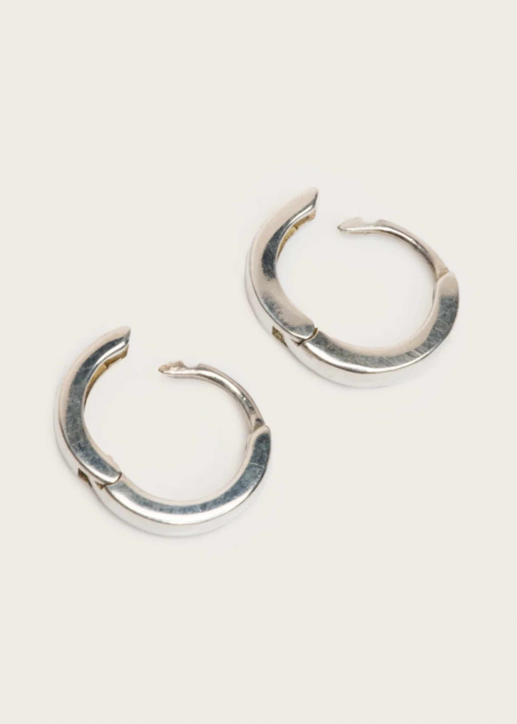 Elitaire Boutique 24/7 Hinge Hoops Silver