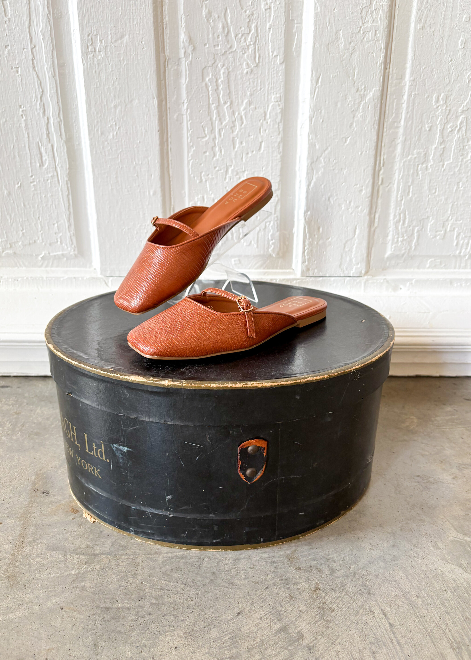 Elitaire Boutique Athena Brown Mule