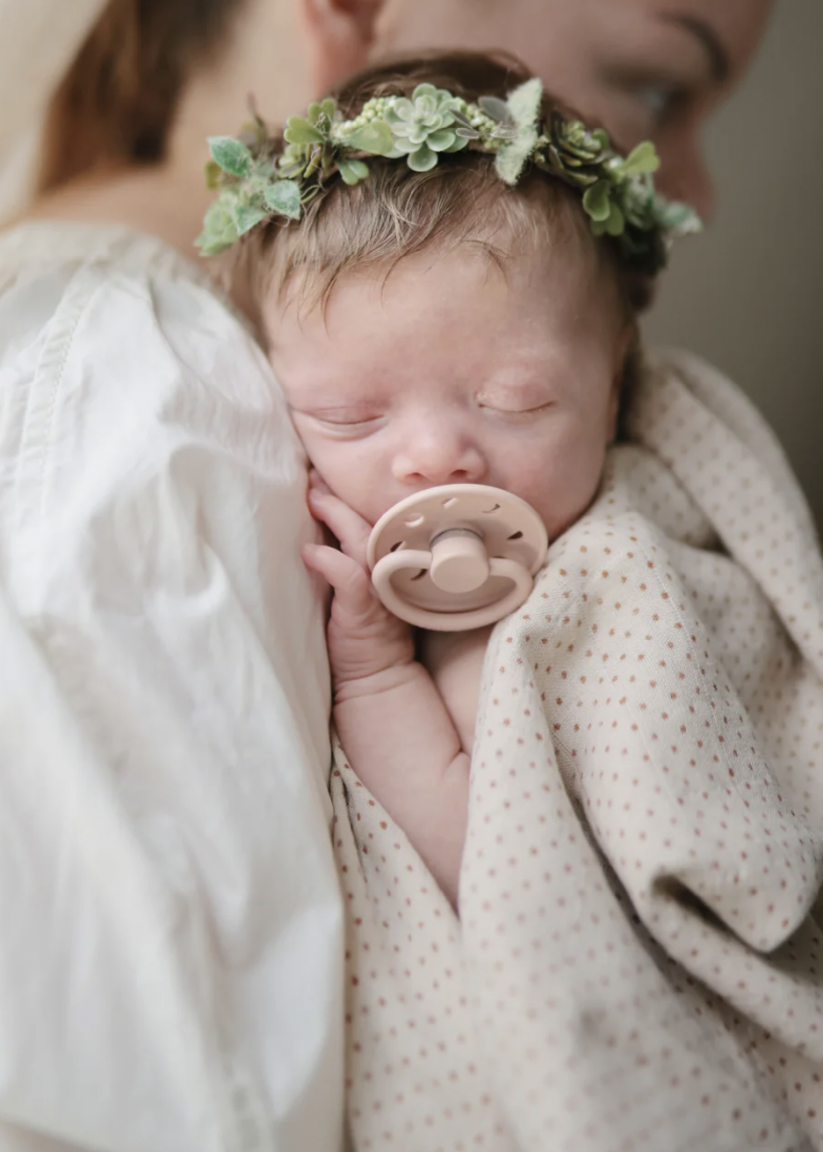 Elitaire Petite Muslin Organic Cotton Swaddle in Caramel Polka Dot