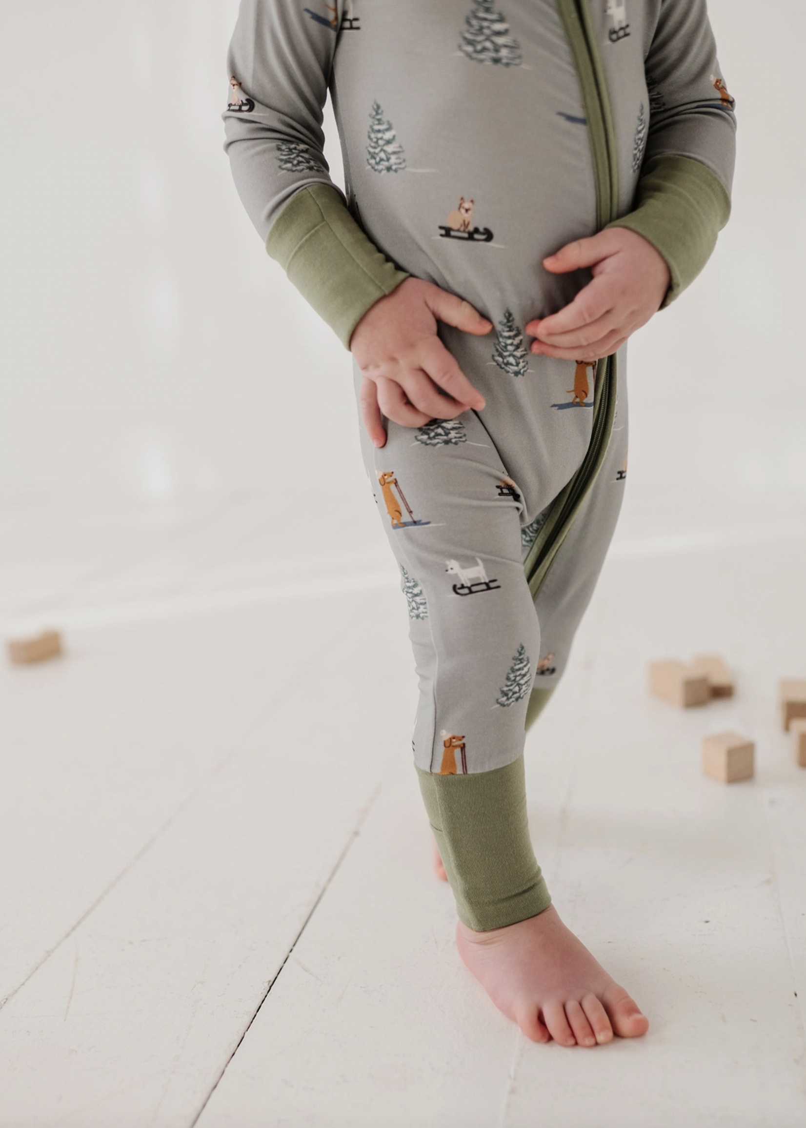 Elitaire Petite Sled Dogs Zippered Sleeper
