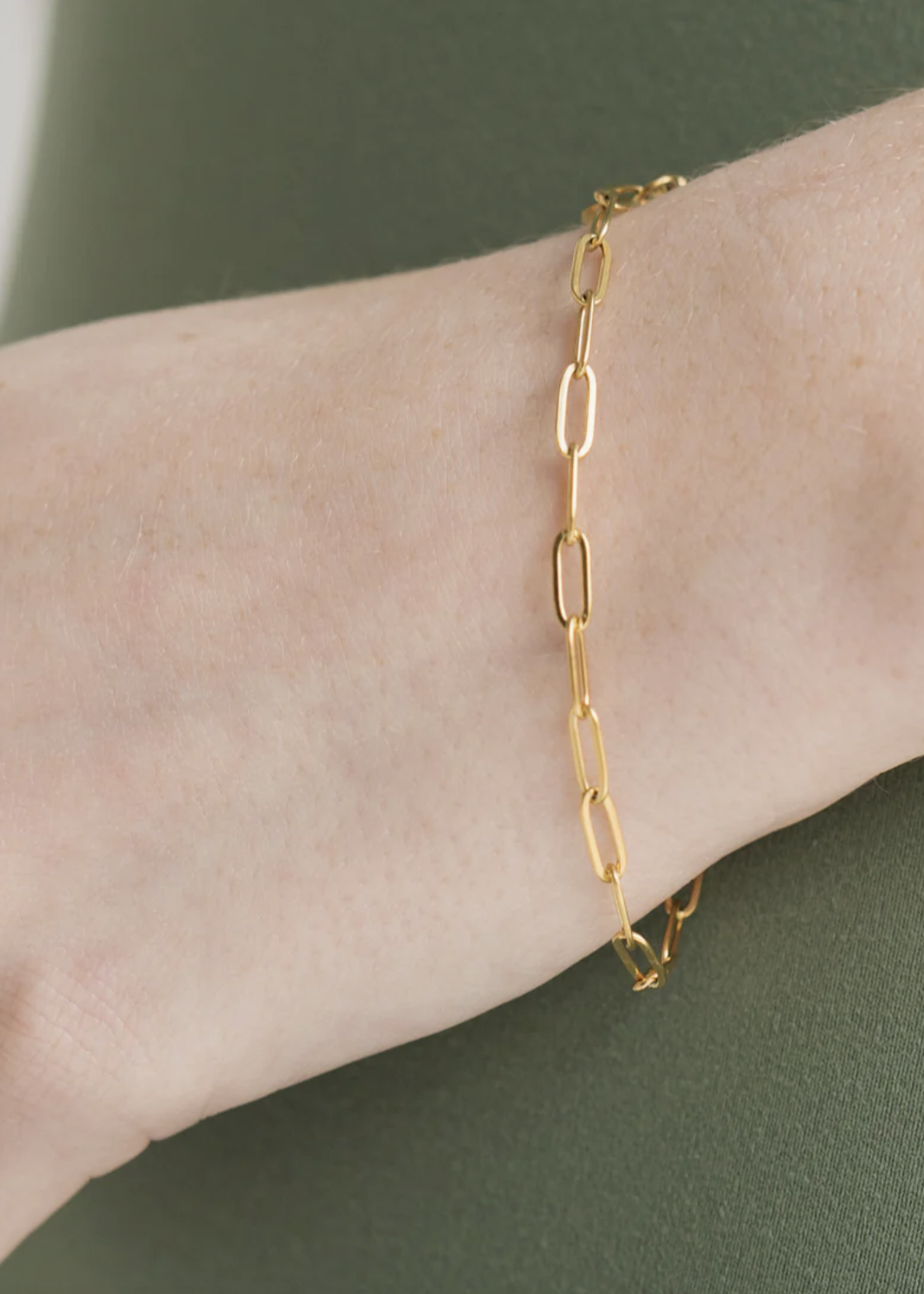 Elitaire Boutique Paper Clip Chain Bracelet - 18k Gold