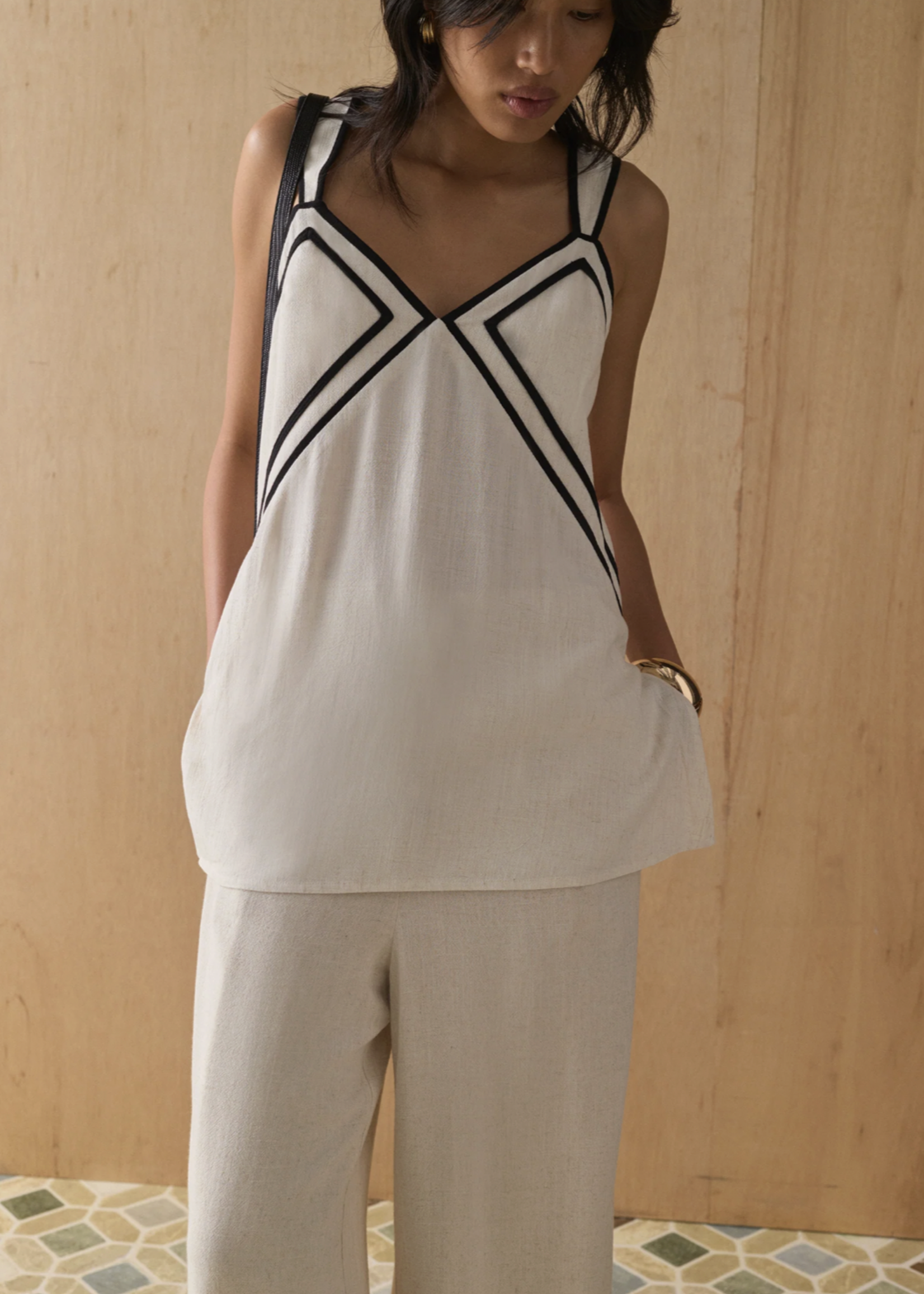 Elitaire Boutique Airlie Top in Shore