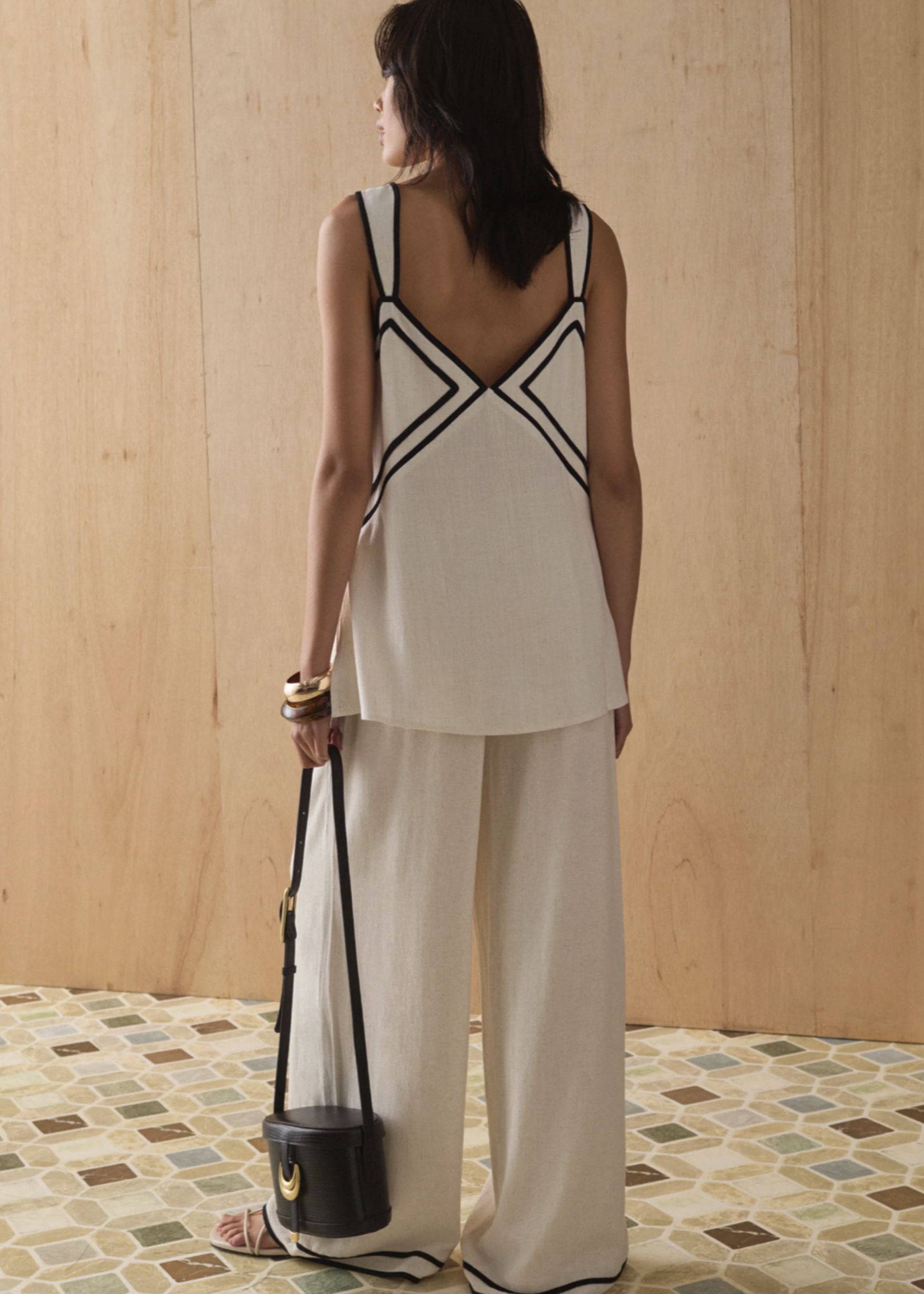 Elitaire Boutique Airlie Top in Shore