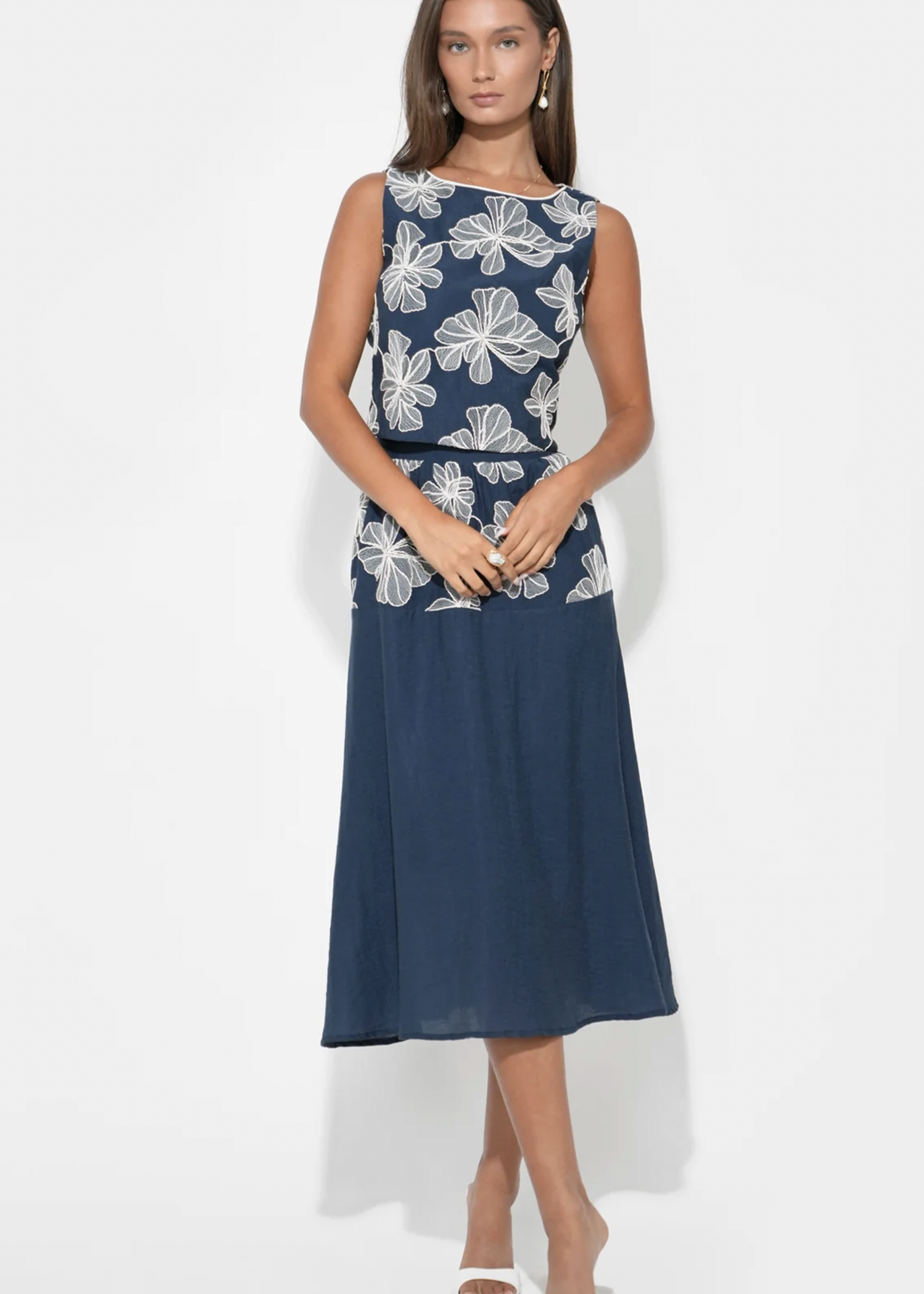 Elitaire Boutique Alani Embroidered Top