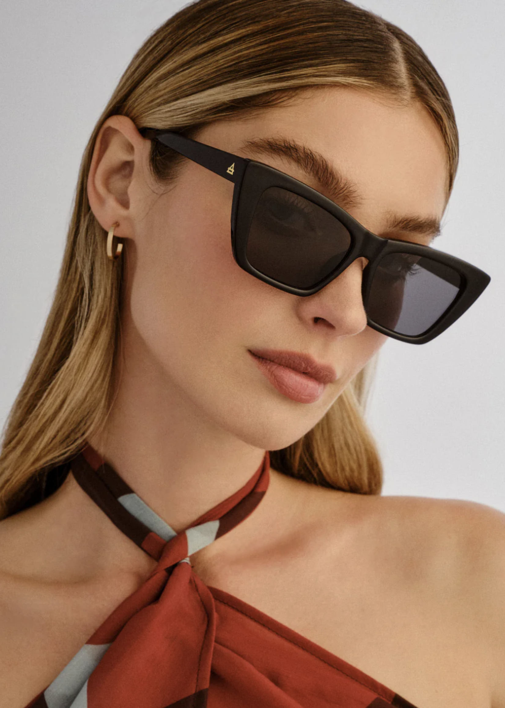 Elitaire Boutique Solstice in Black