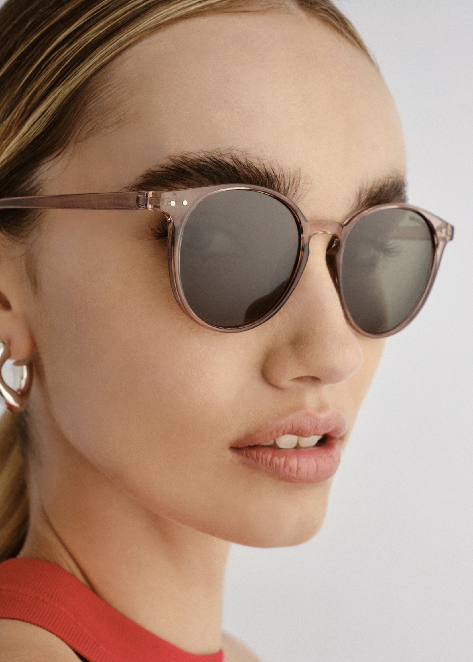 Elitaire Boutique Classic Round in Stone