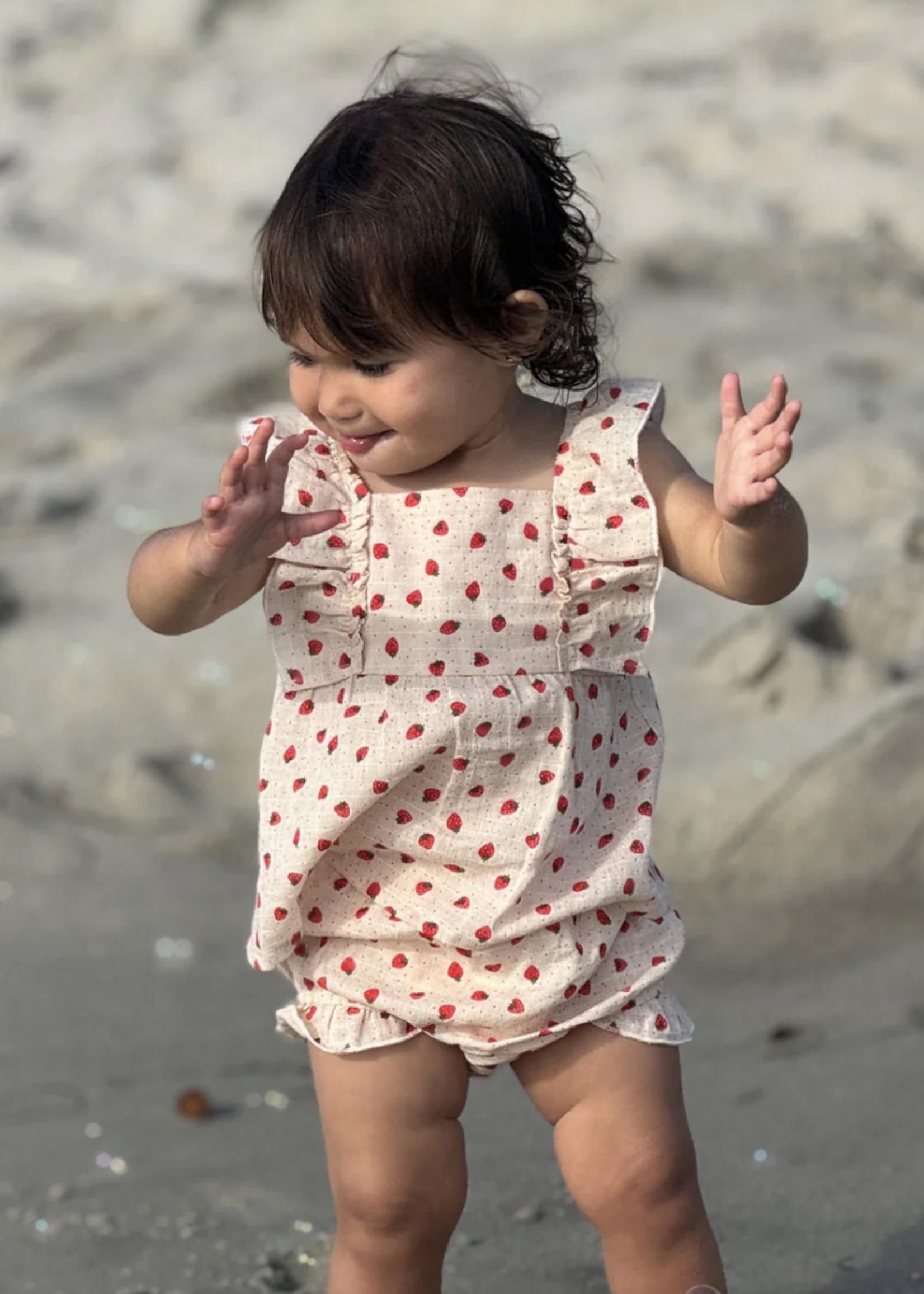 Elitaire Petite Ellie Set in Oatmeal Strawberries